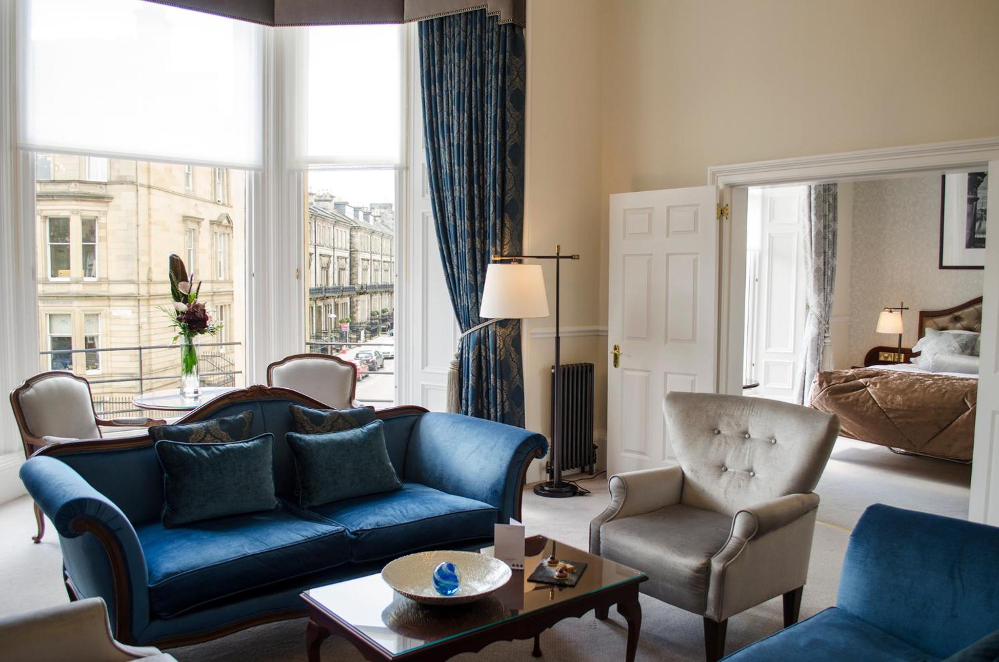 Signature Suite - Photo 4