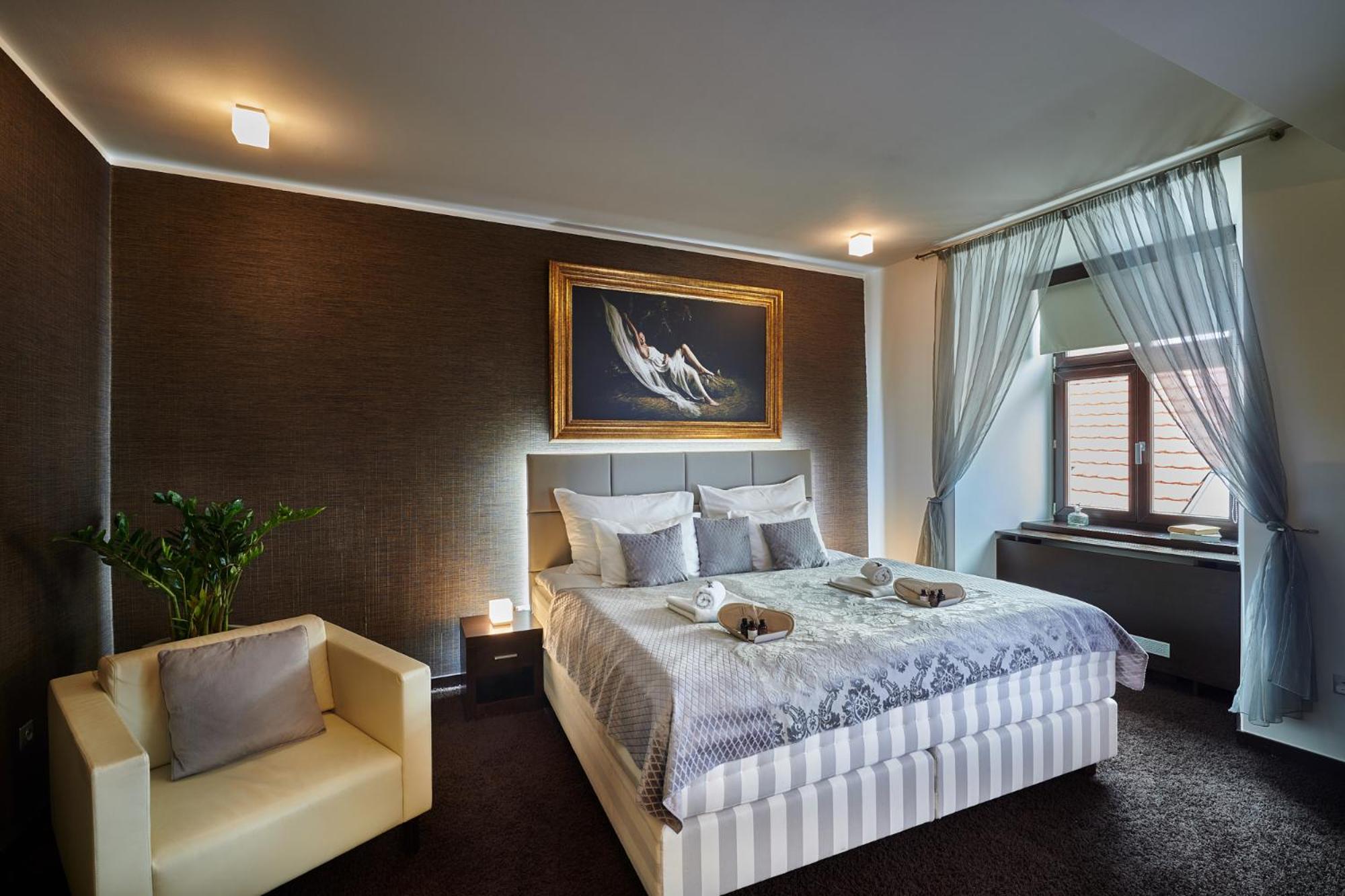 Deluxe One-Bedroom Suite photo 1