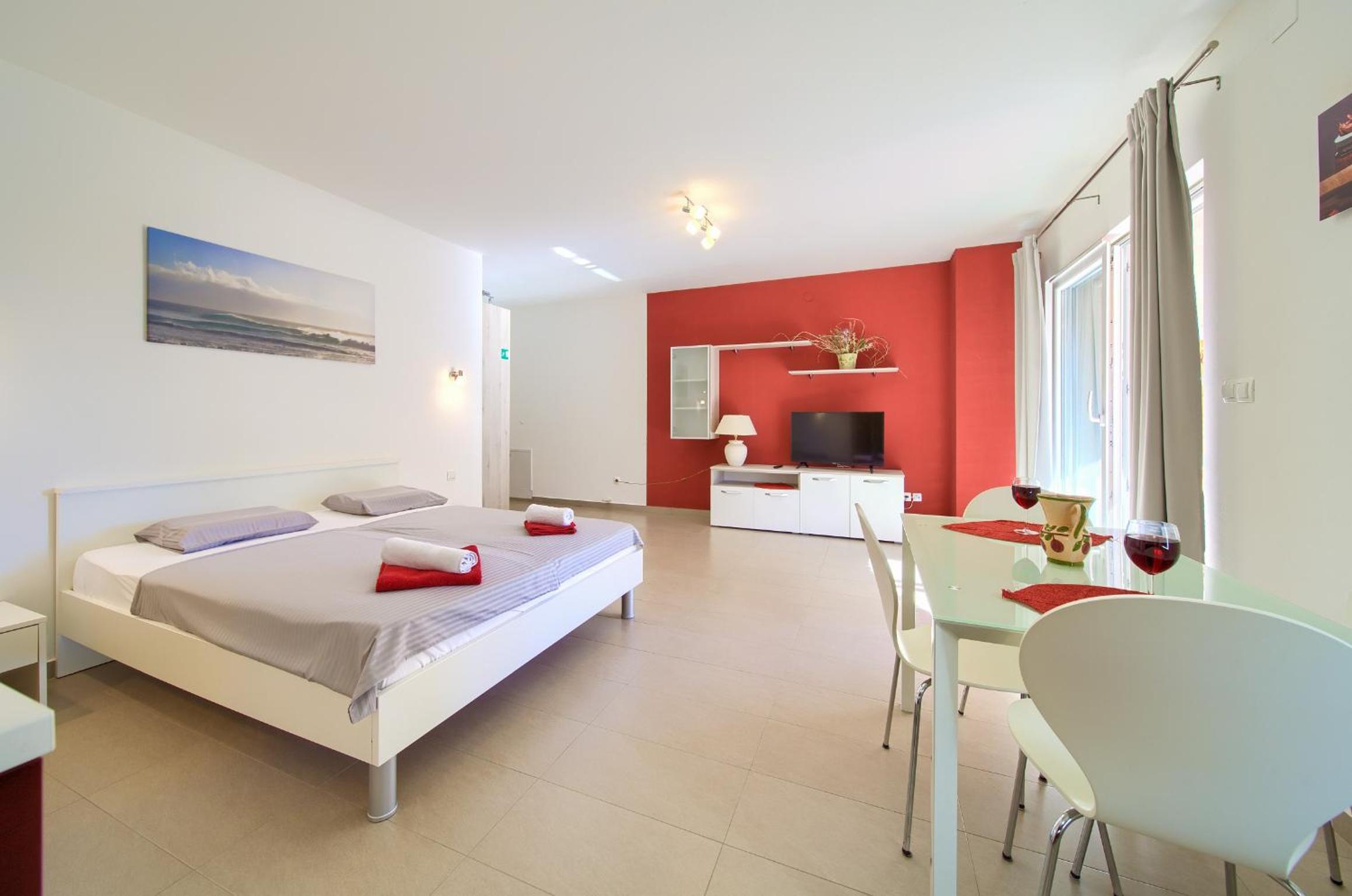 Studio Apartment photo 3