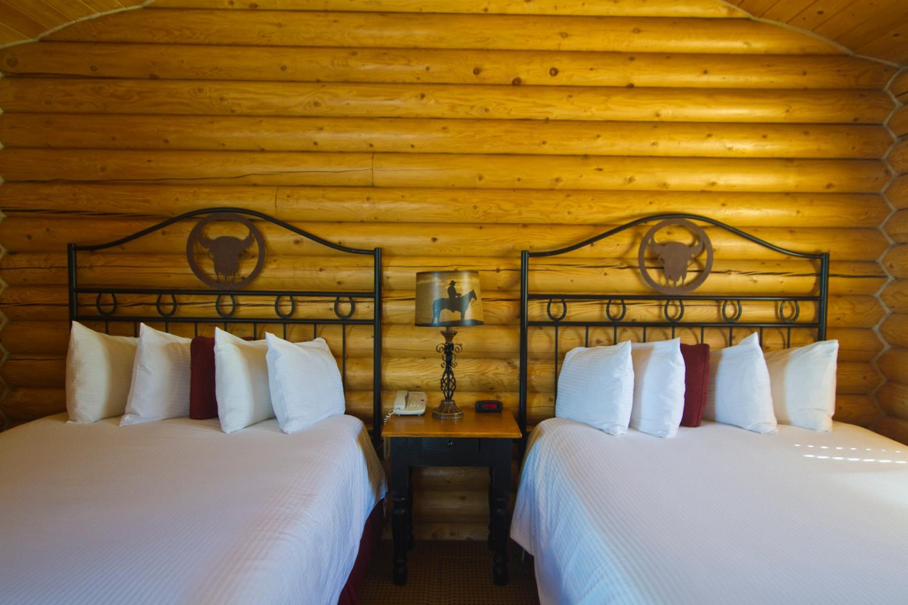 Superior Queen Room with Two Queen Beds - Photo 4