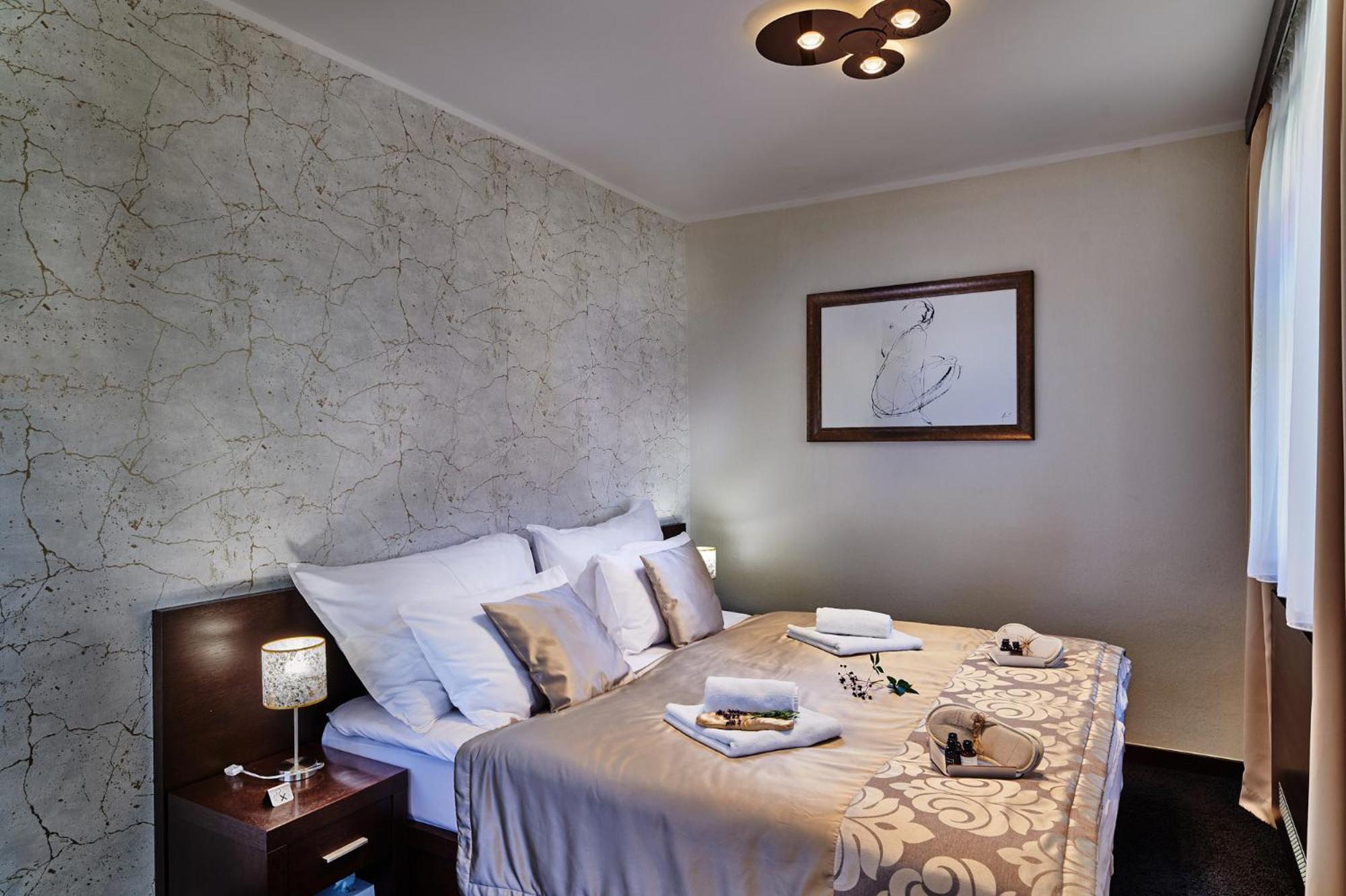 Standard King Room photo 3