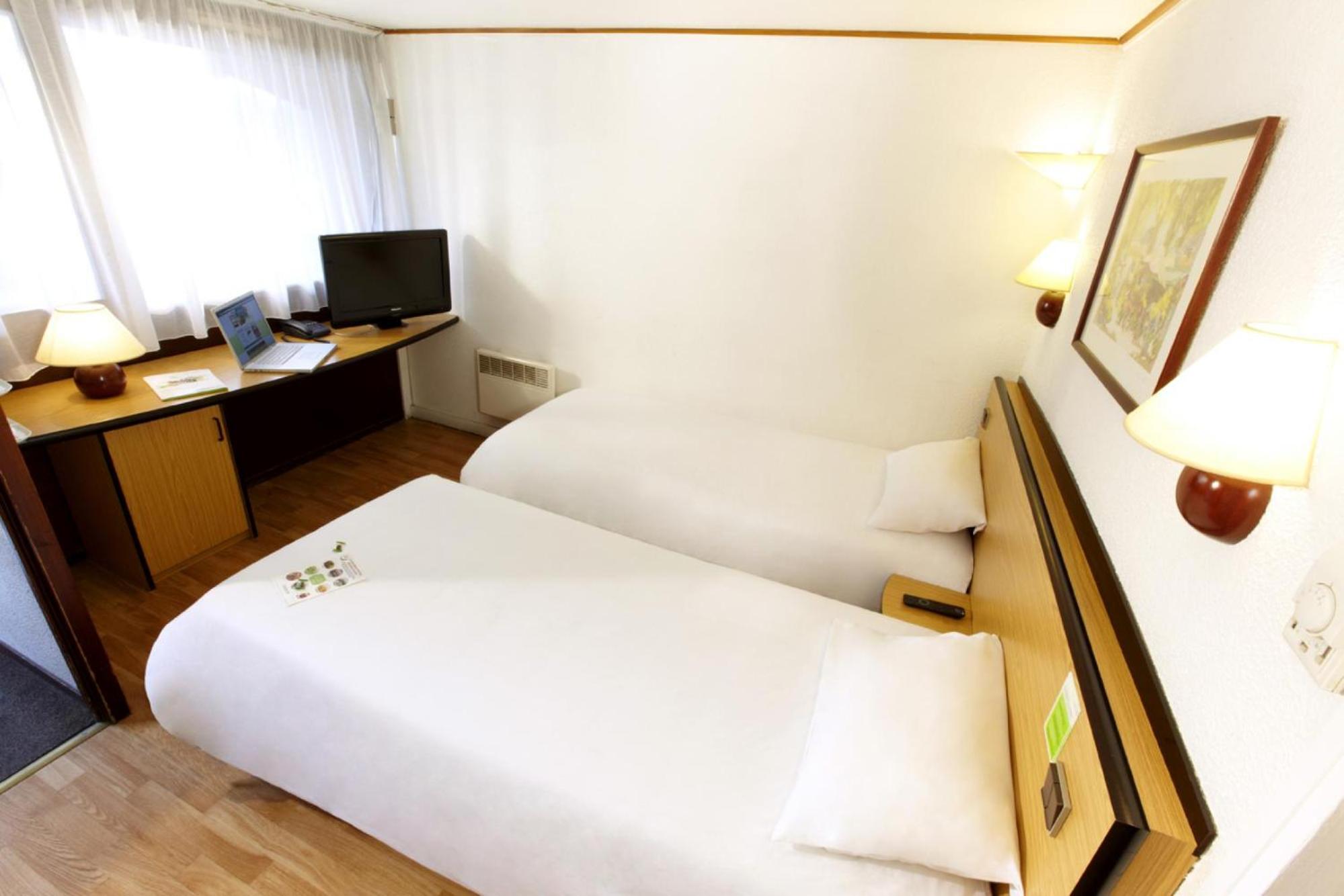 Triple Room with 1 Double Bed and 1 Child Bed photo 2