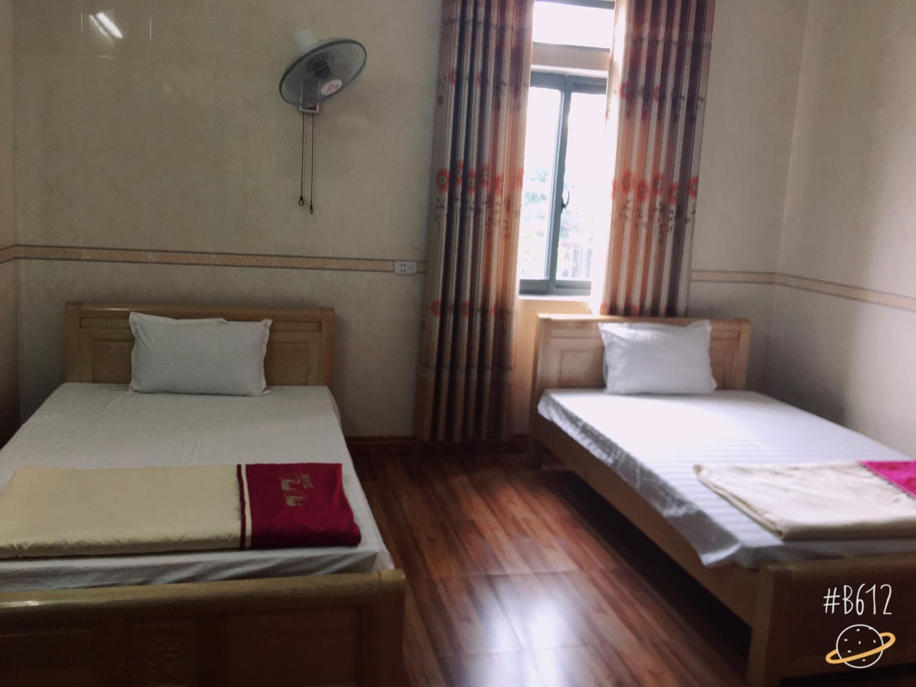Standard Queen Room with Two Queen Beds - Photo 7
