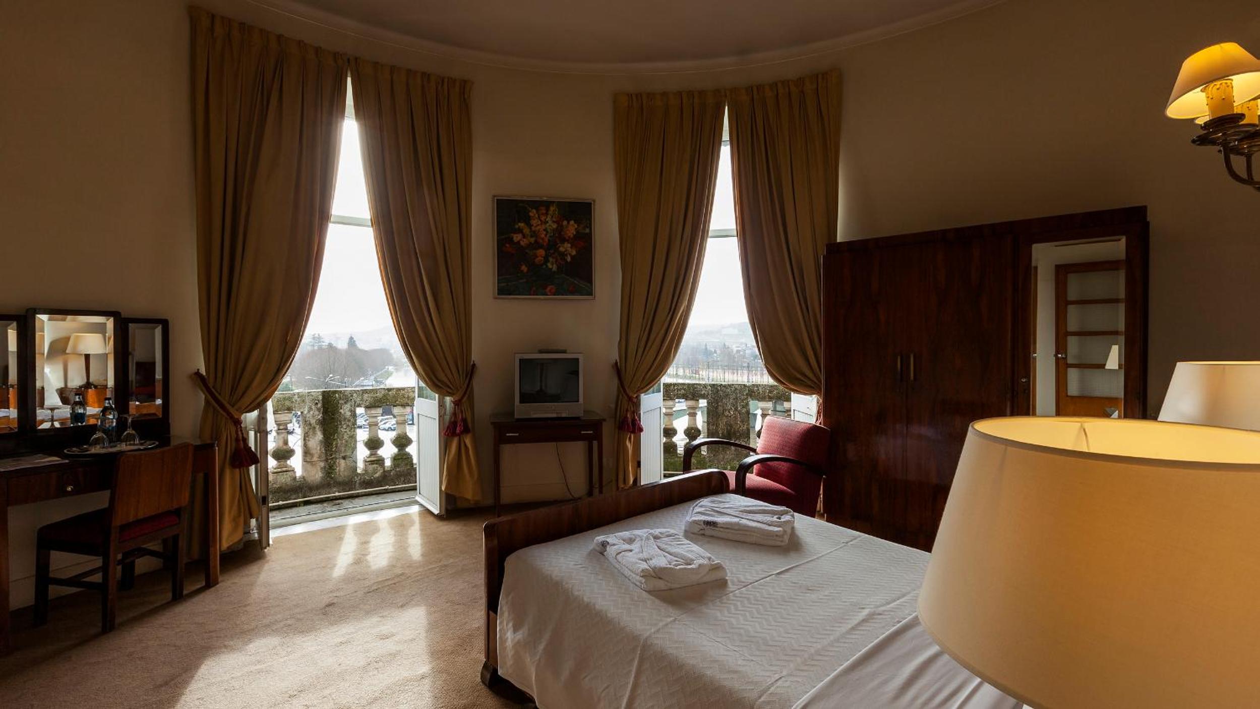 Superior Double or Twin Room thumbnail 6