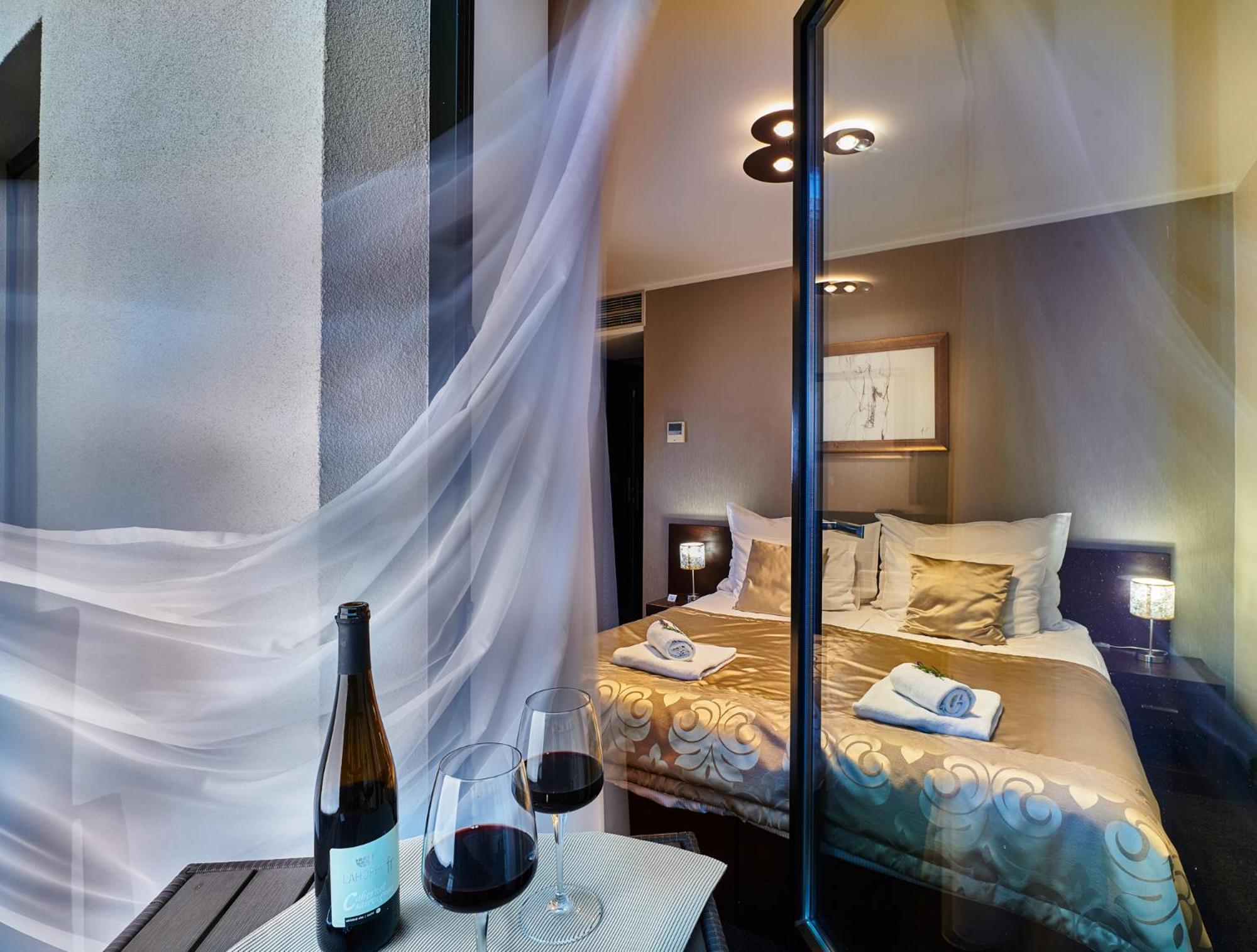 Deluxe Double Room with Balcony photo 1