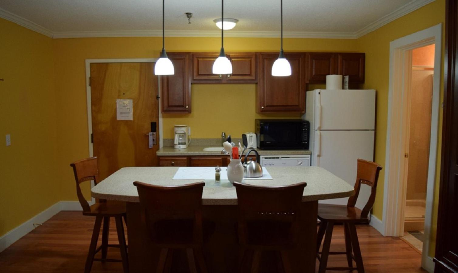 One-Bedroom Suite - Photo 2