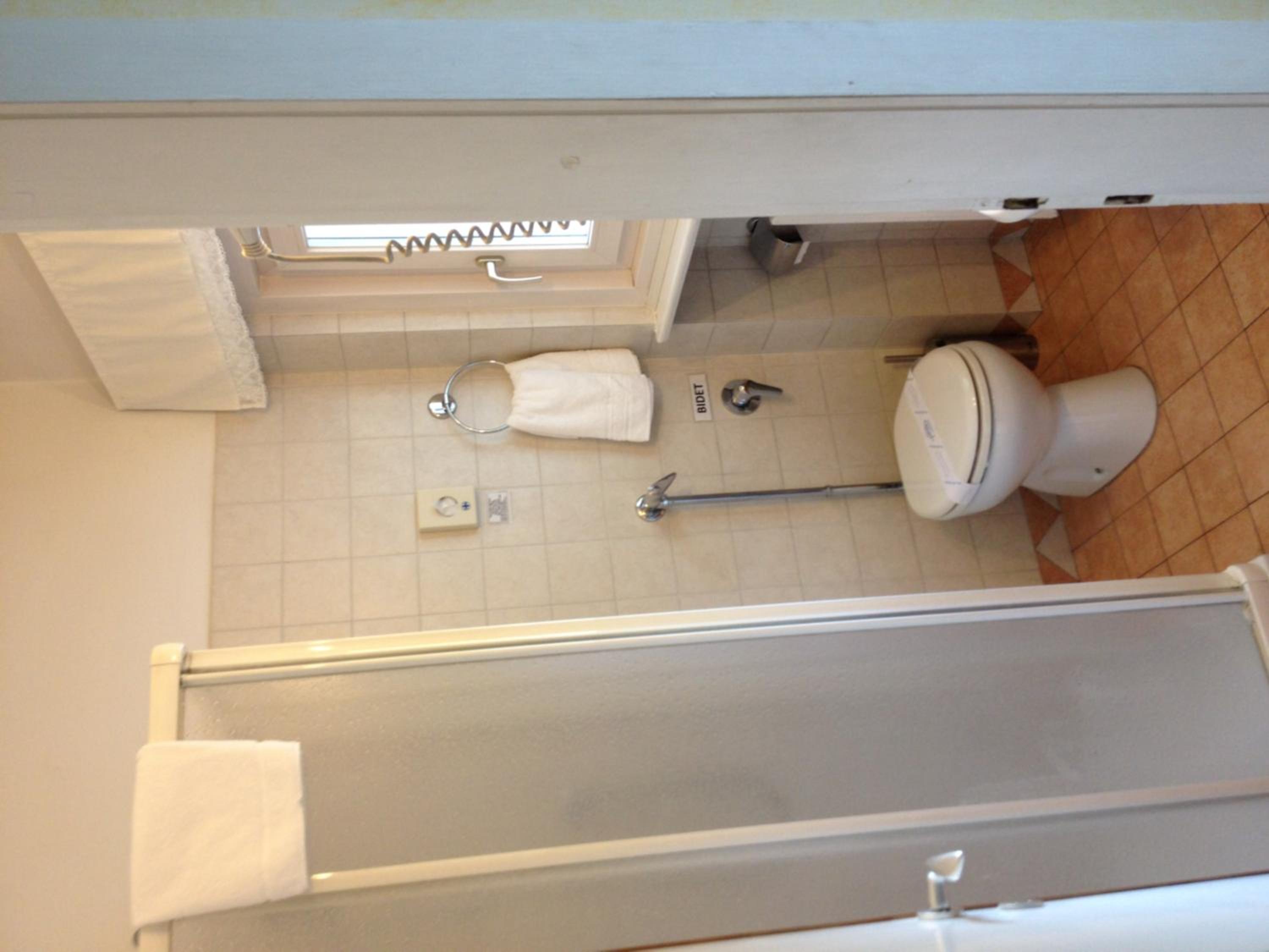 Twin Room - Photo 7