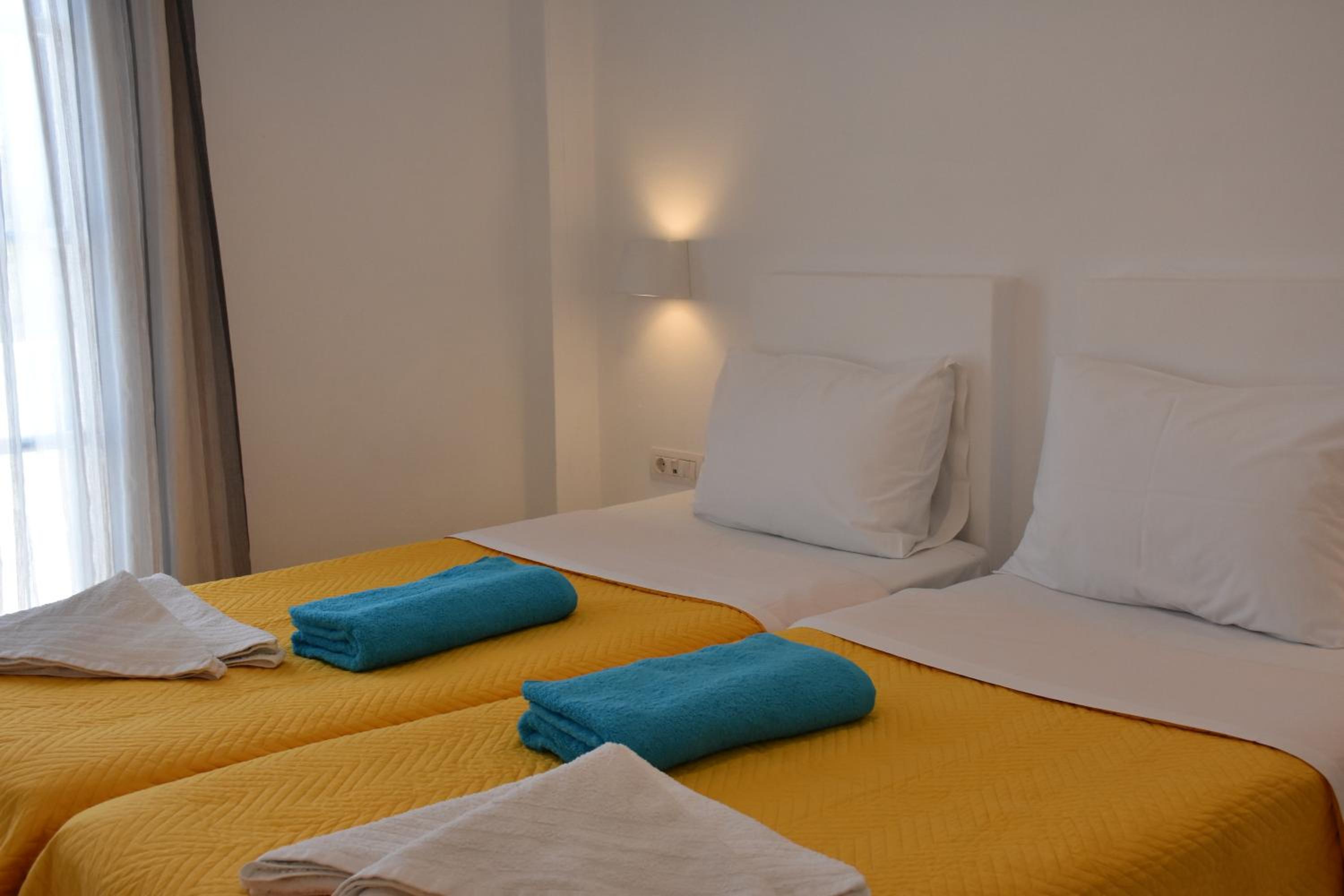 Double or Twin Room with Balcony - Photo 3