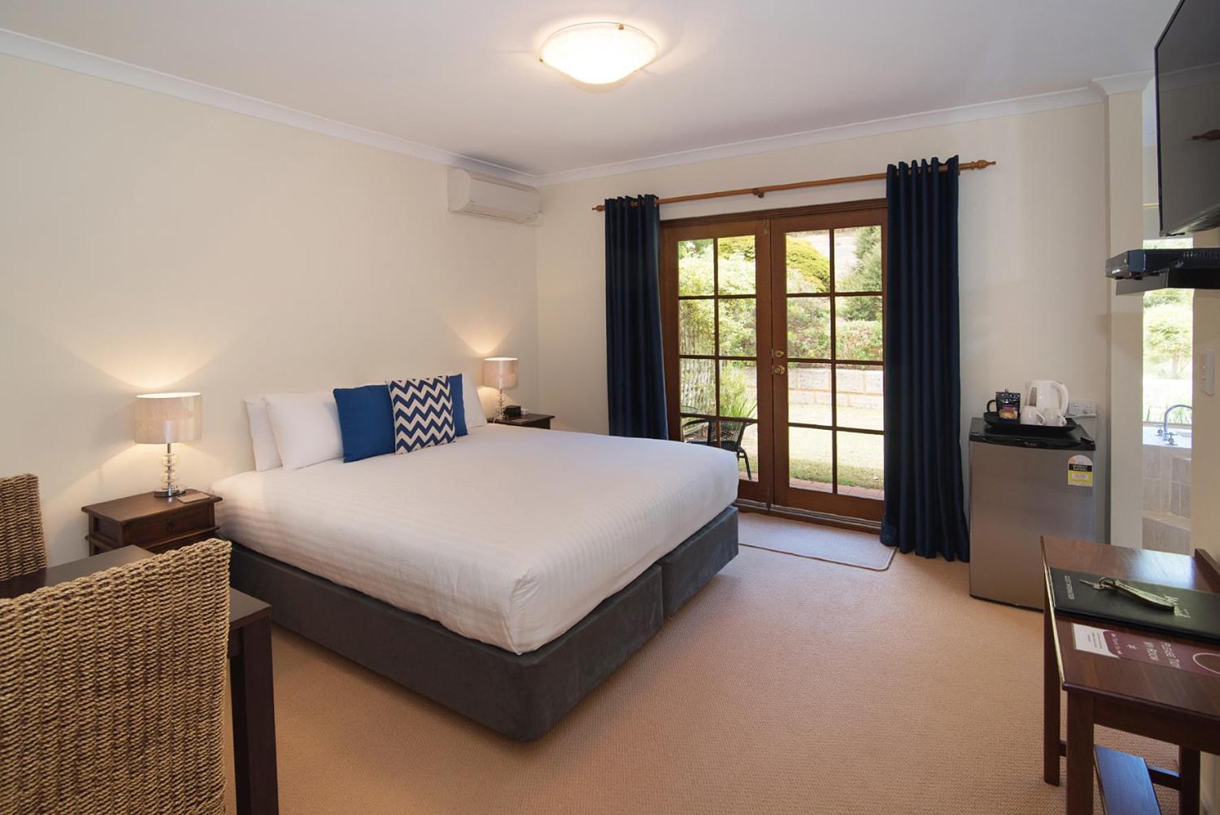 King Room with Spa Bath - Adult Only photo 3