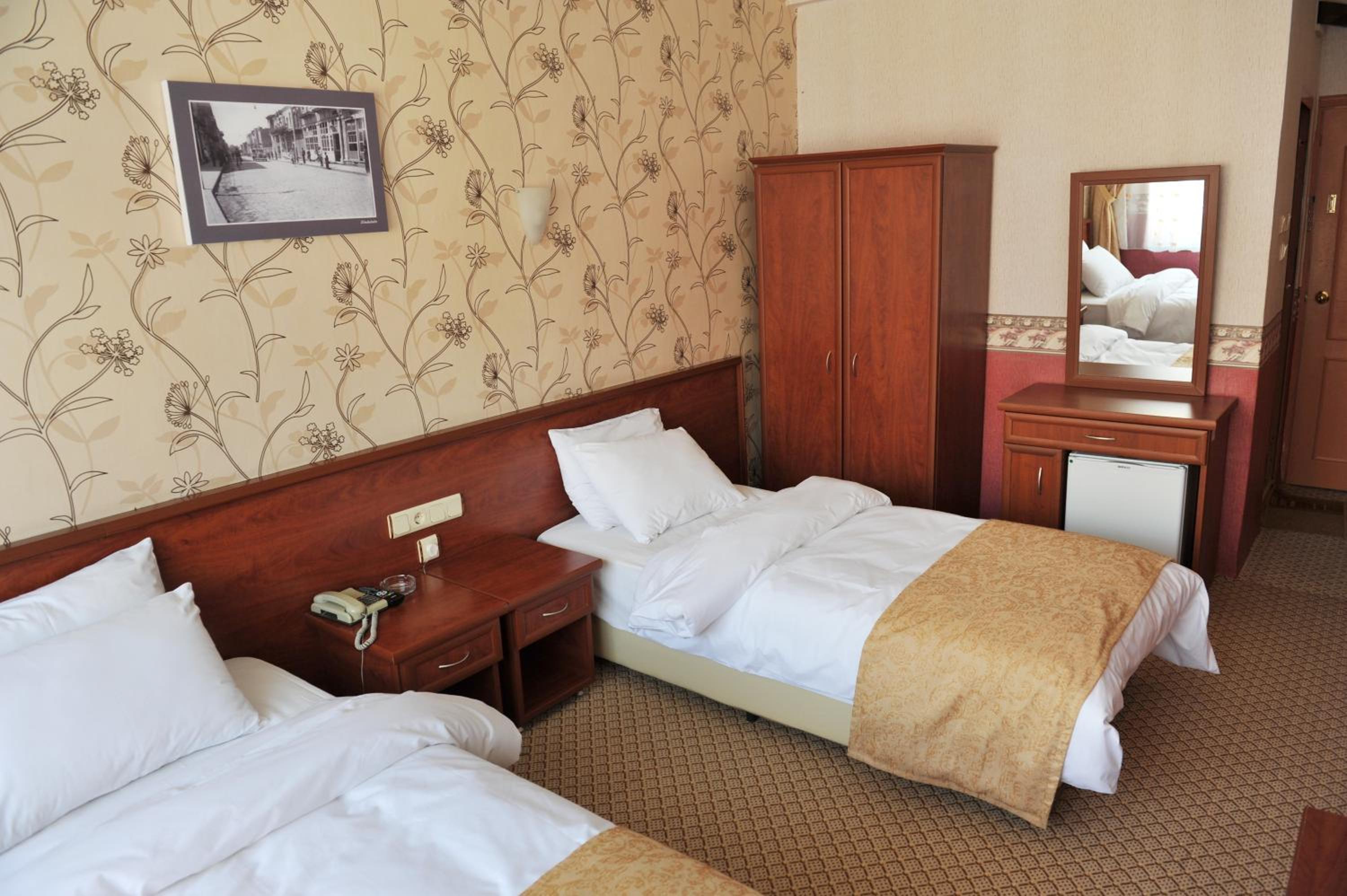 Standard Double or Twin Room - Photo 5