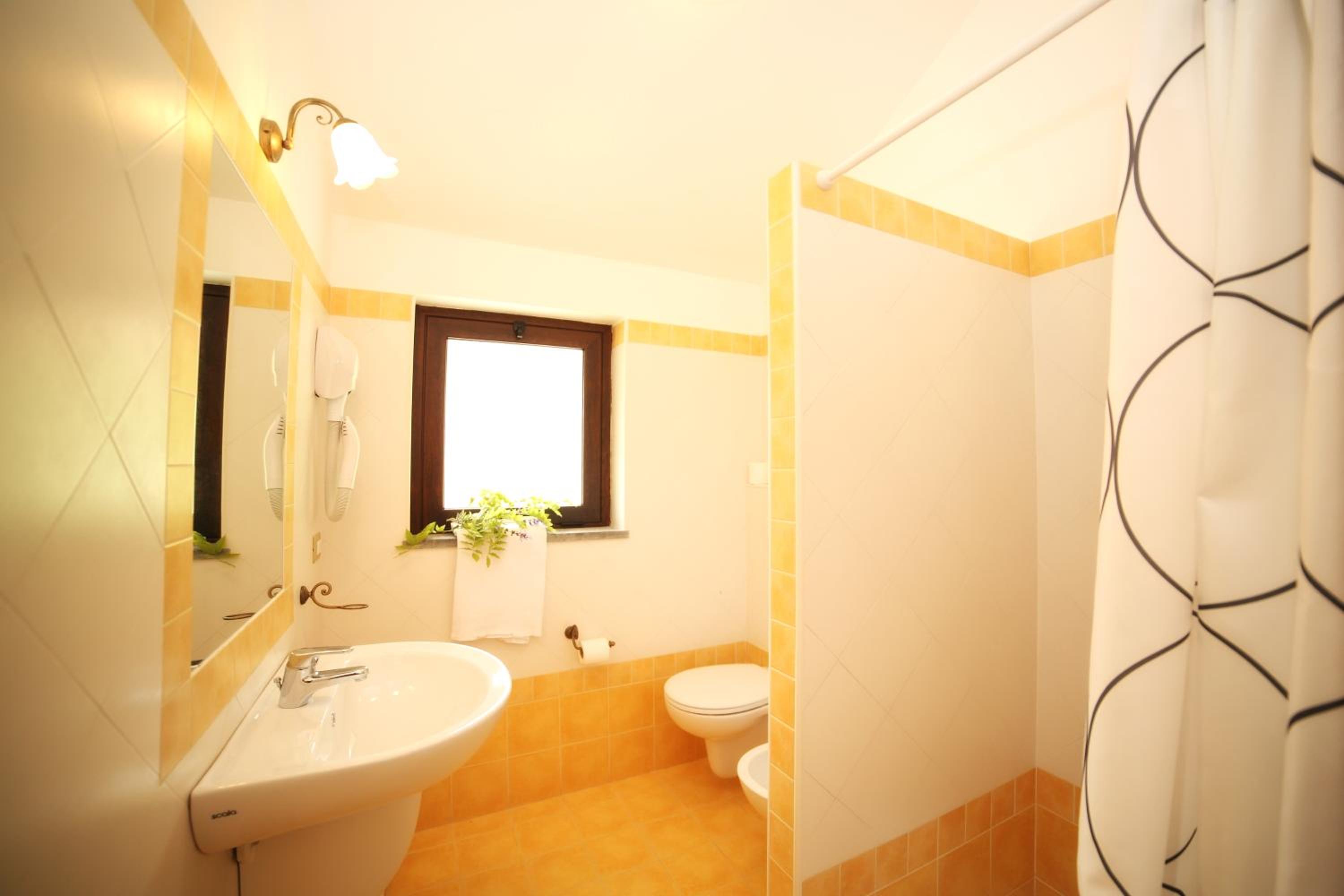 Standard Double Or Twin Room photo 3