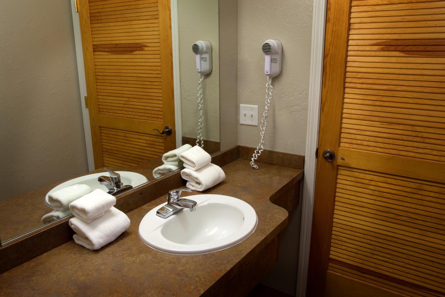 Executive Suite - Photo 6