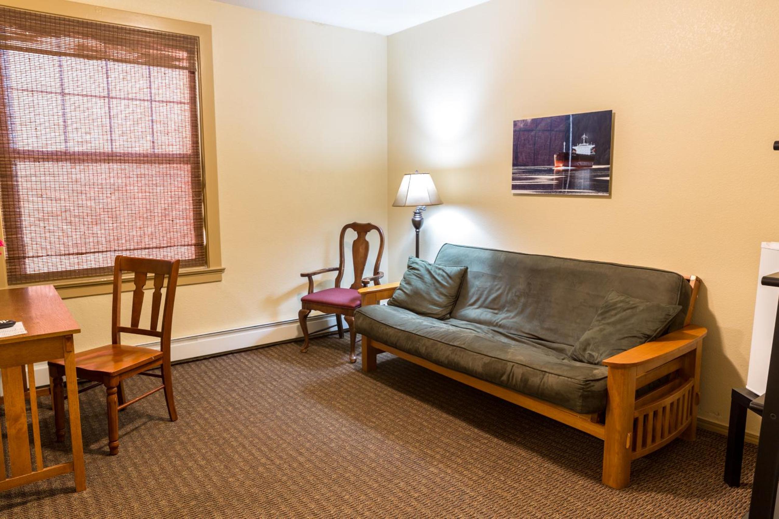 Queen Suite photo 3