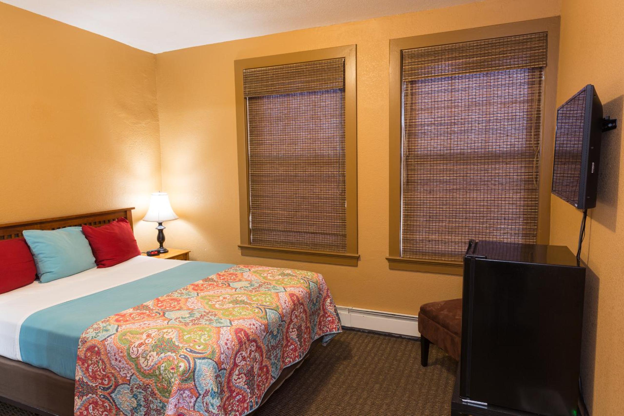 Queen Room with River View photo 2