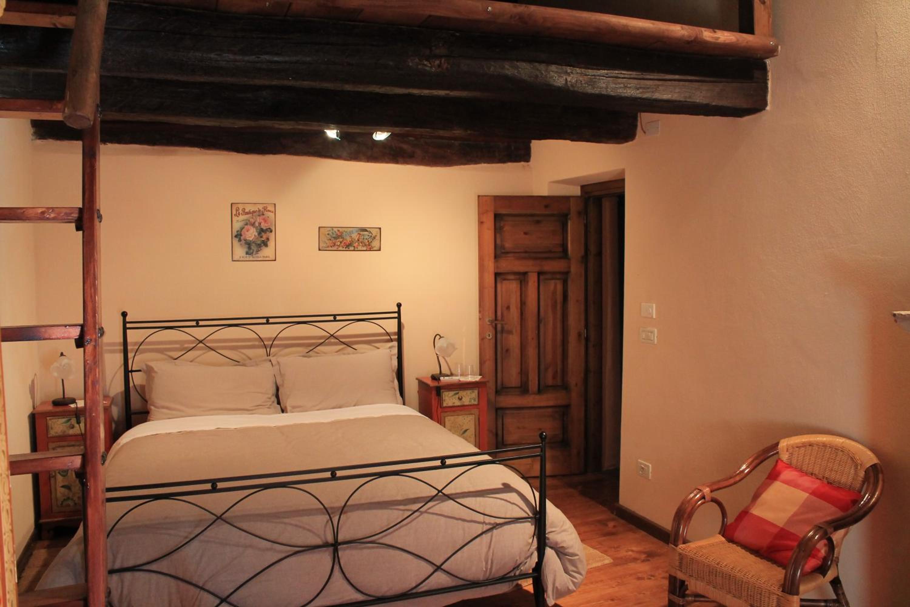Double Room - Photo 7