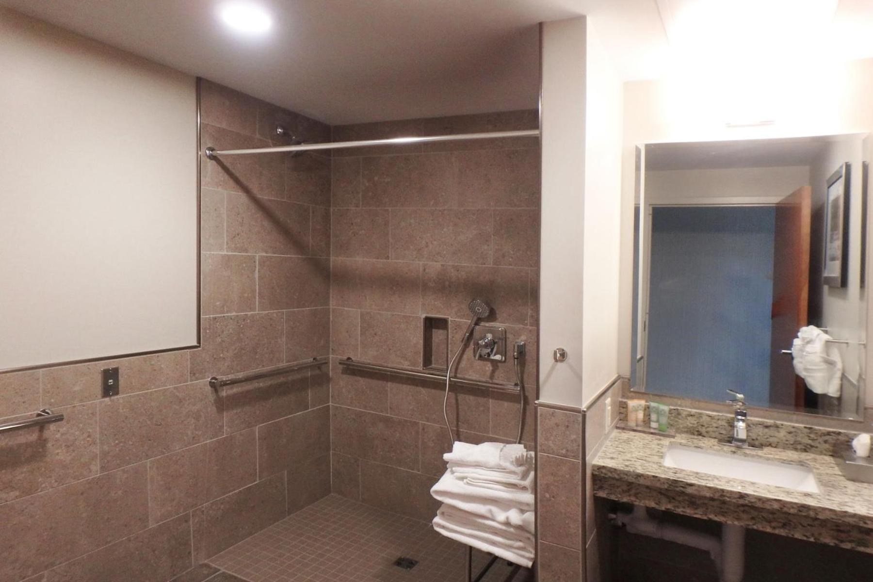 Wyndham Garden State College, Photo 2