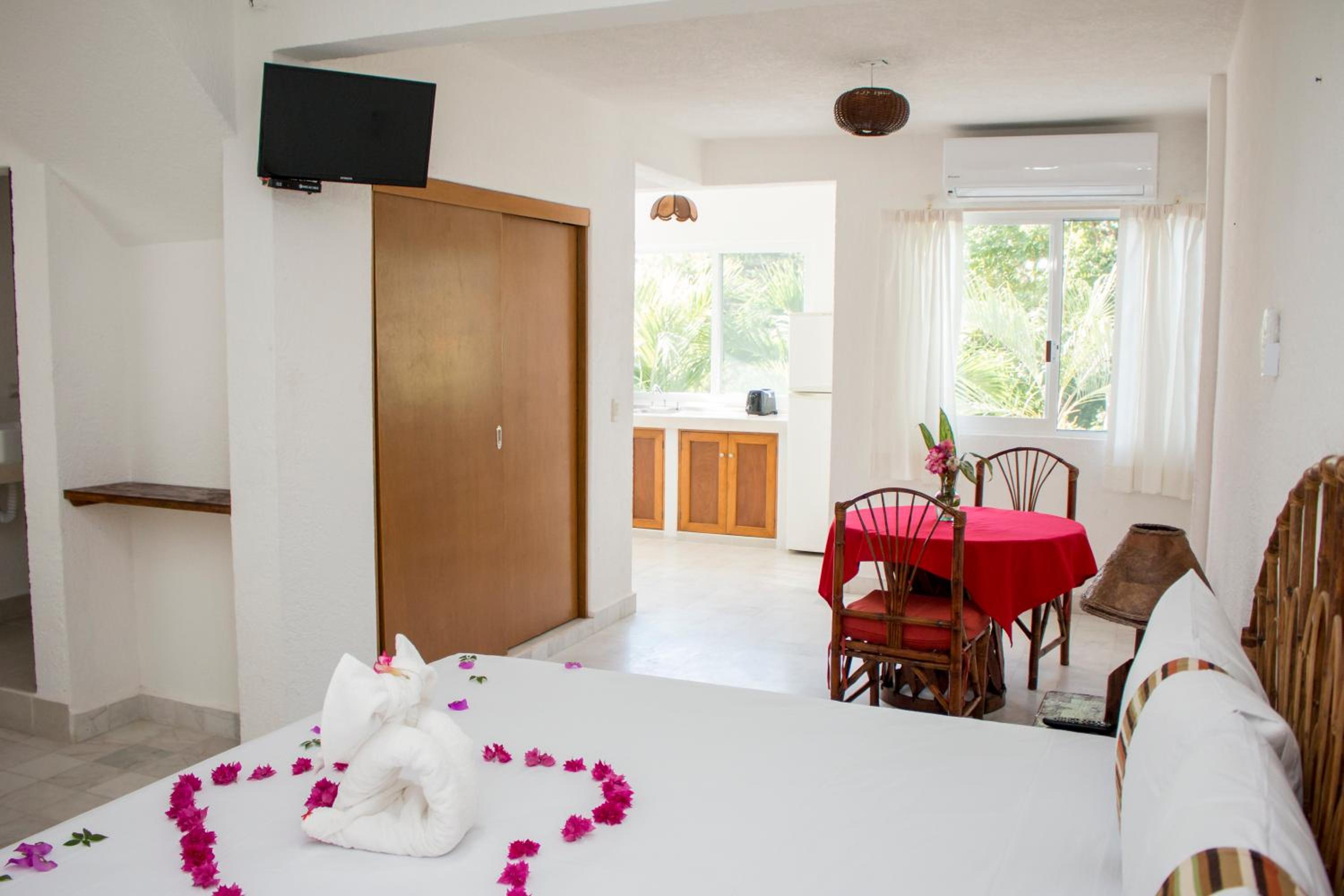 Apartment with Balcony - Photo 15