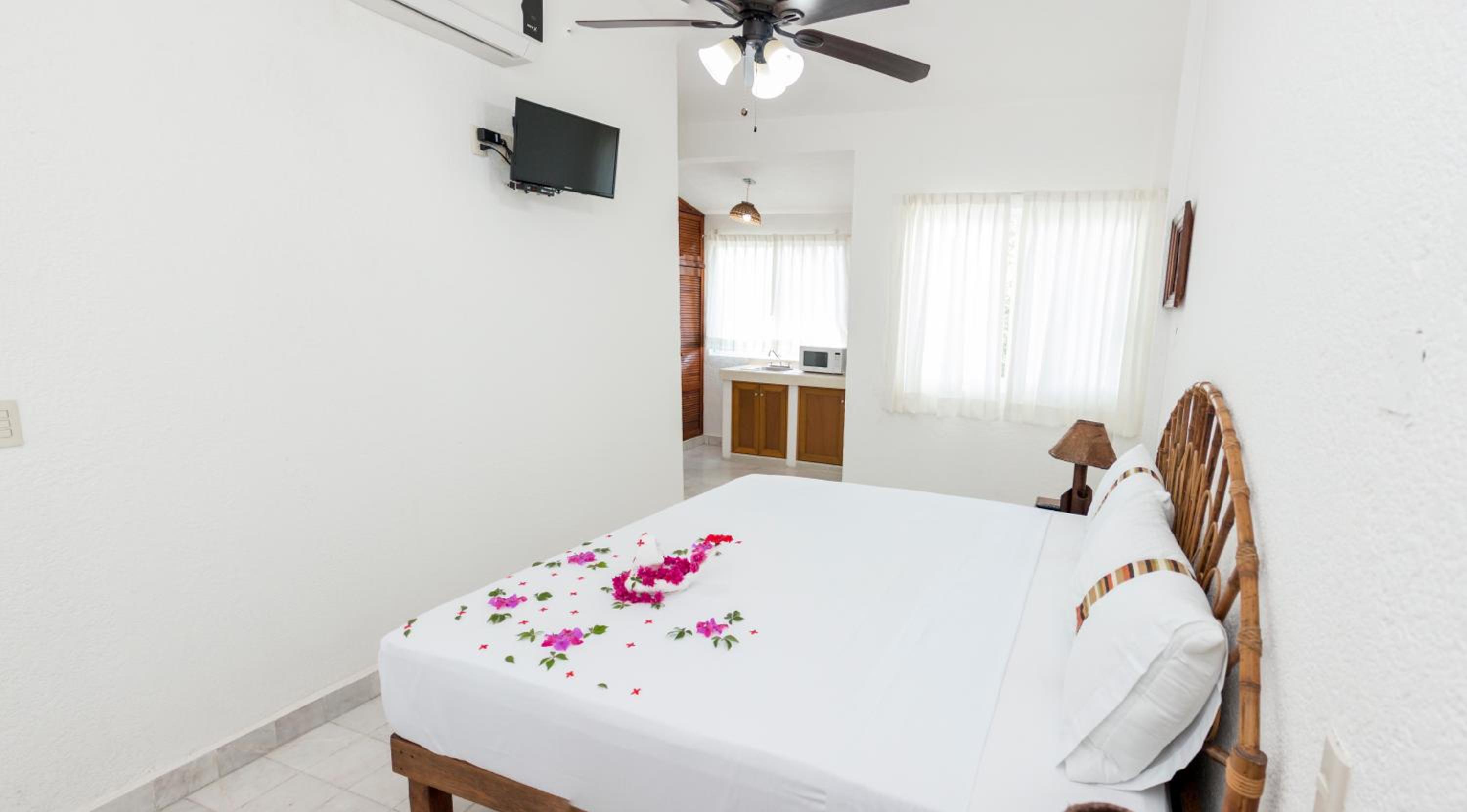 Apartment with Balcony - Photo 19