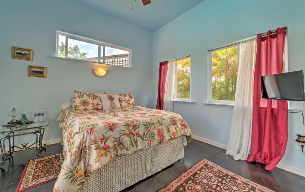 Double Room with Pool View - Photo 3