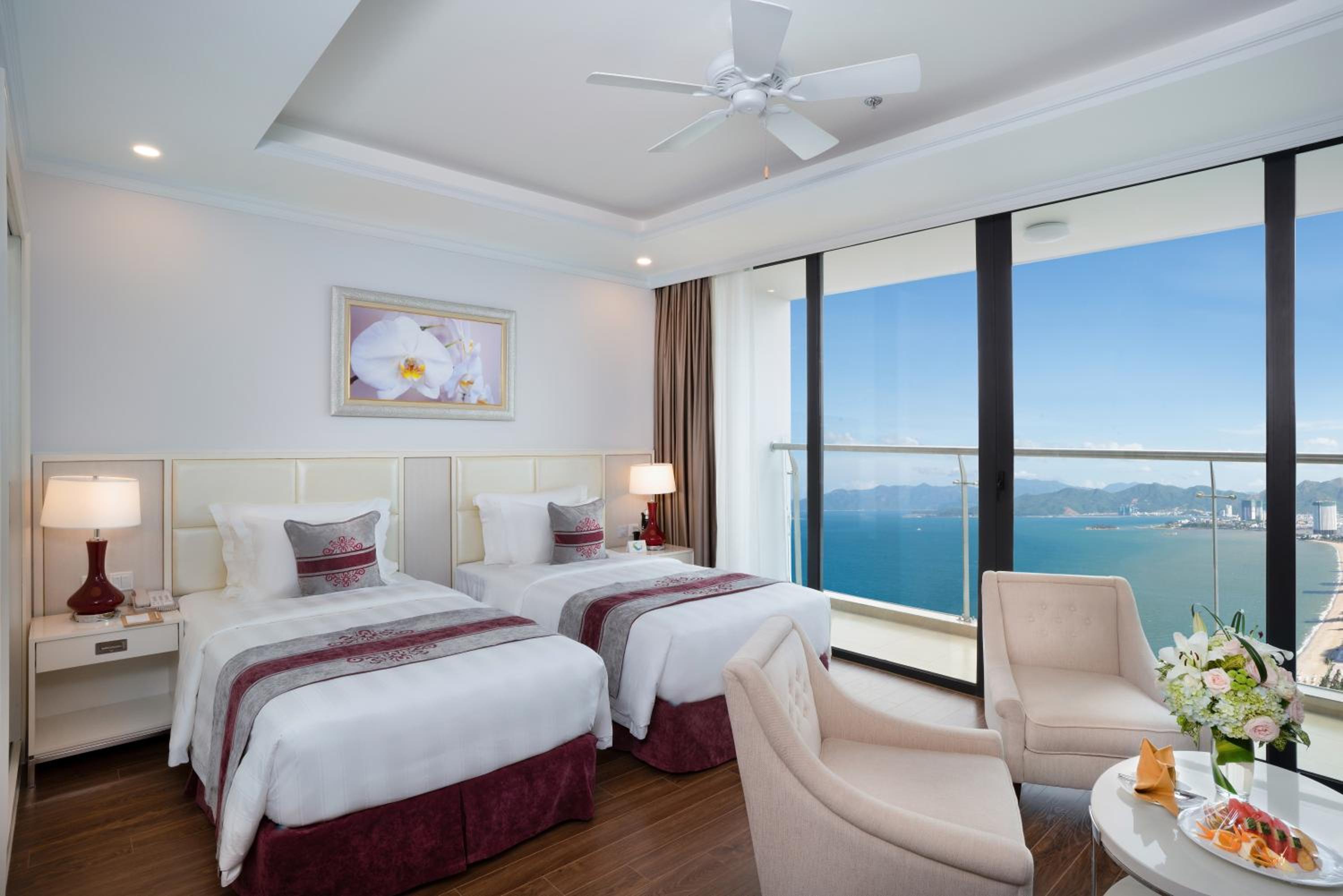 Studio Twin Oceanfront View - Free 2 Kids under 12 years photo 2