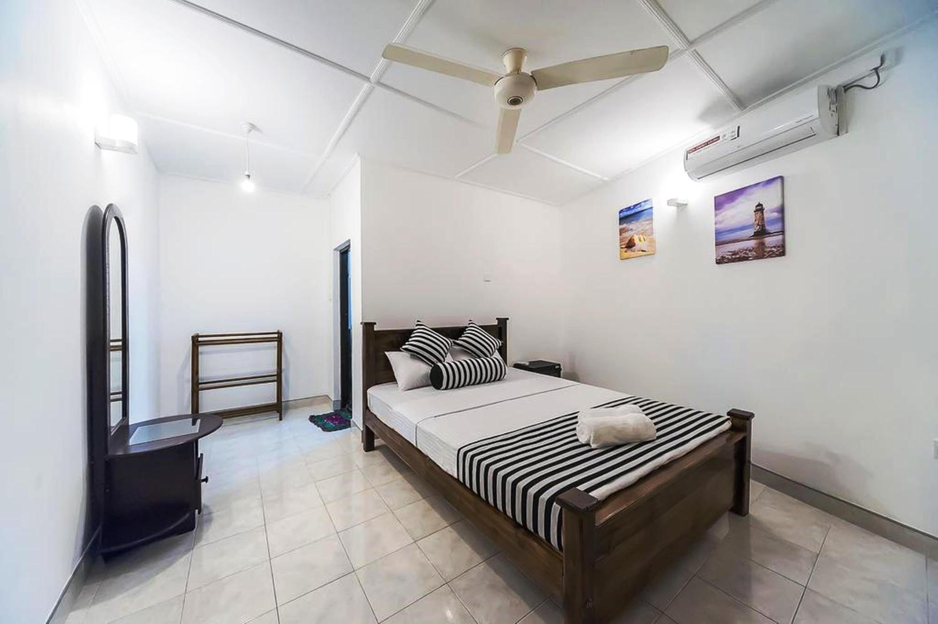 Deluxe Double Room with A/C photo 3