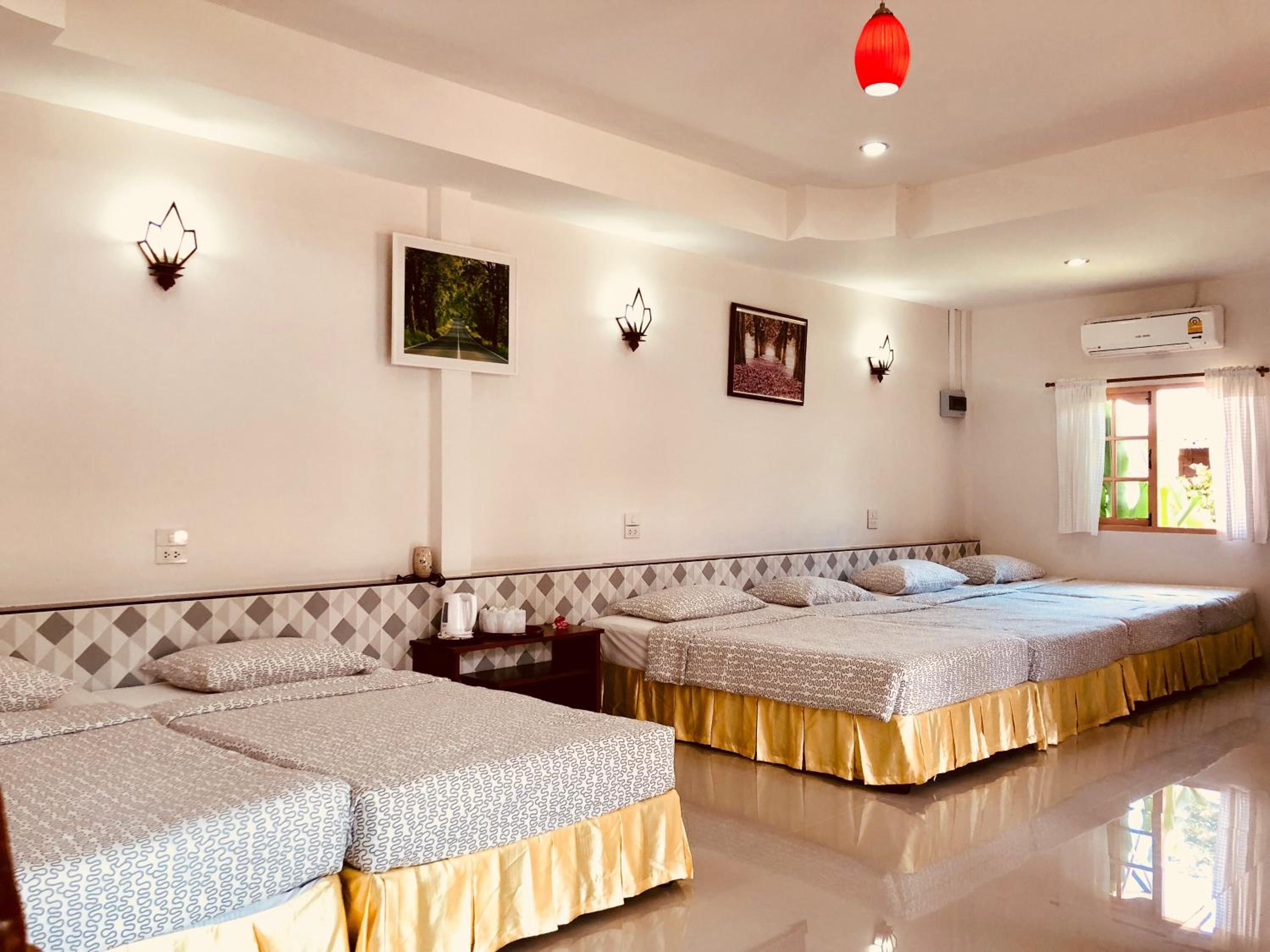 8-Bed Mixed Dormitory Room