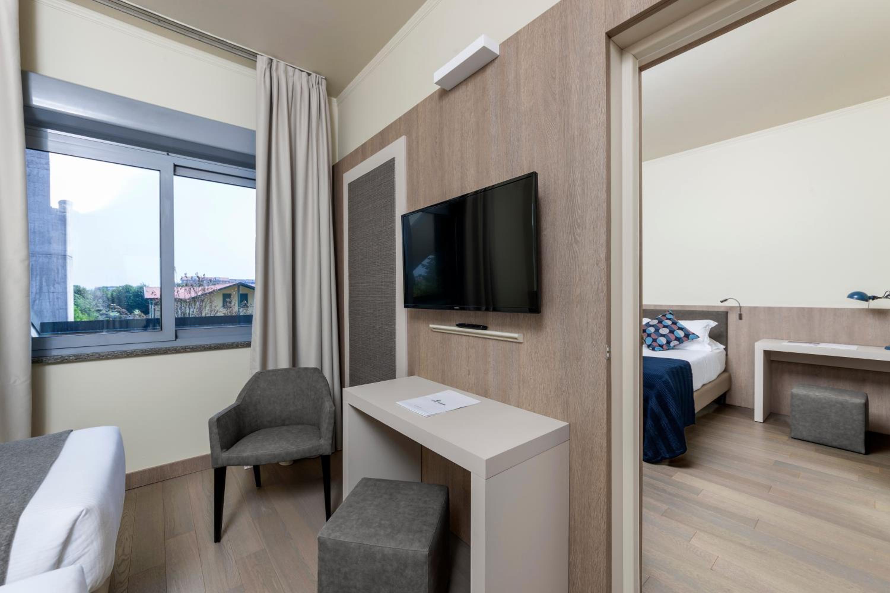 Two Connecting Rooms - Photo 2