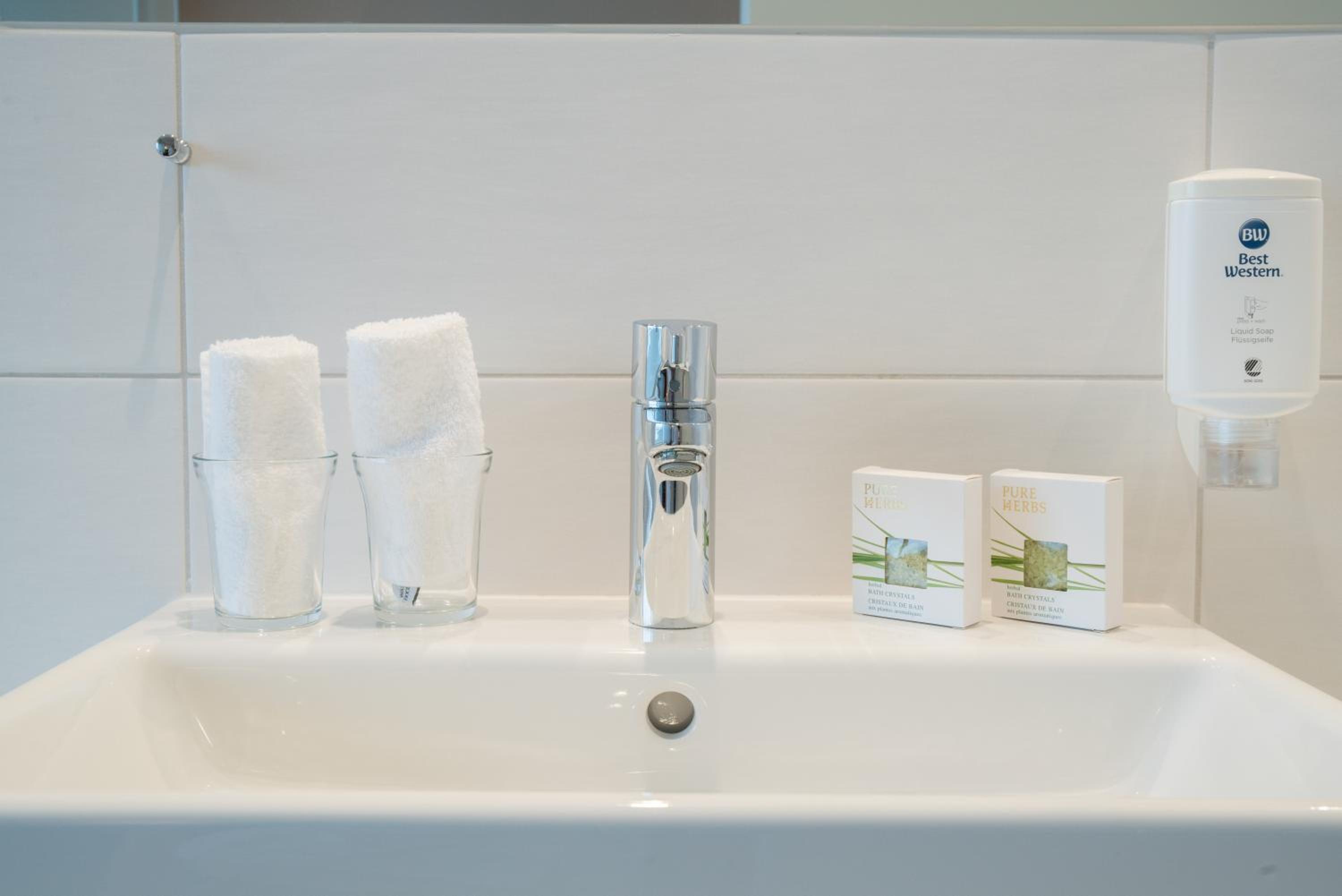 Junior Suite with Lake View - Photo 18