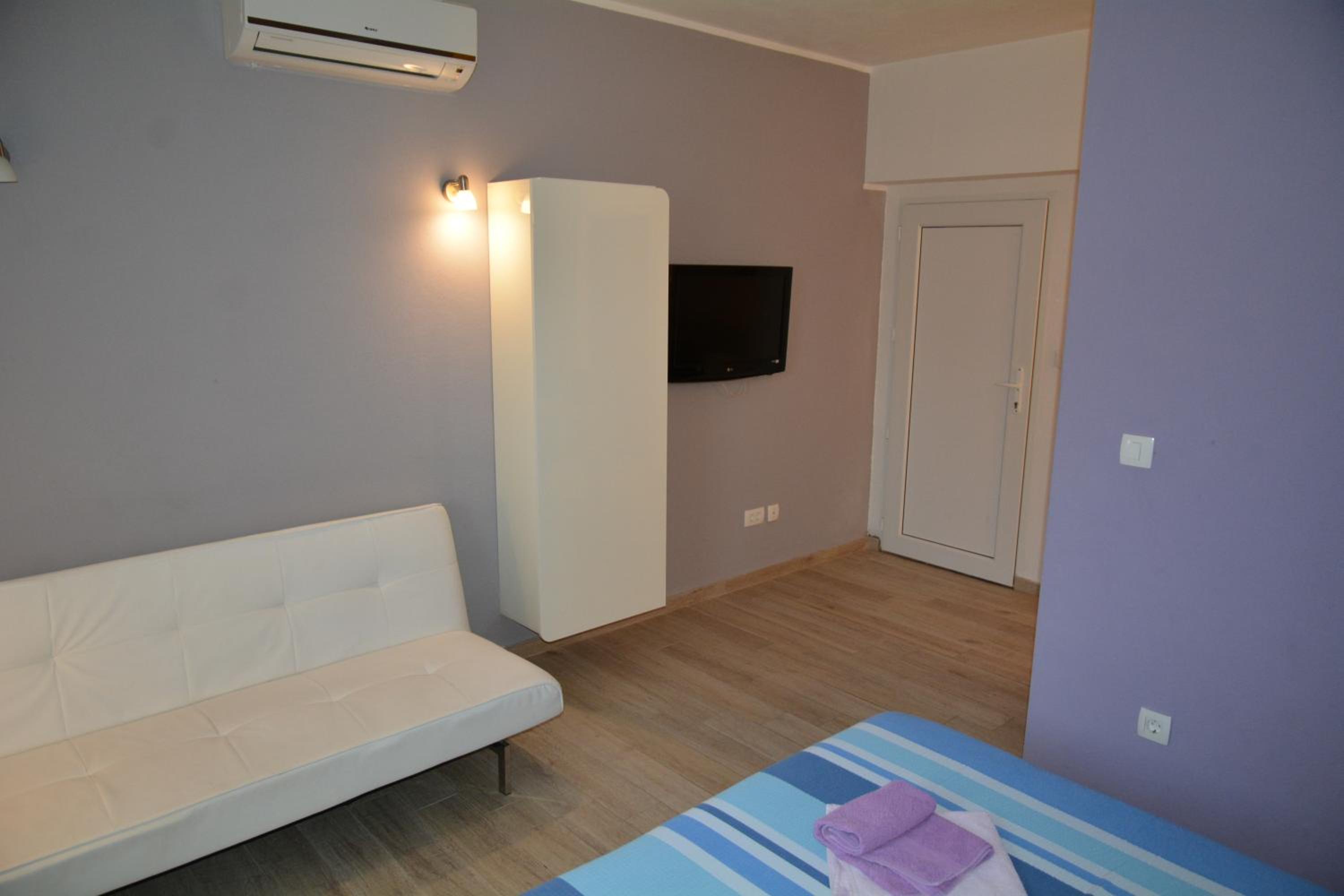 Studio Apartment photo 3