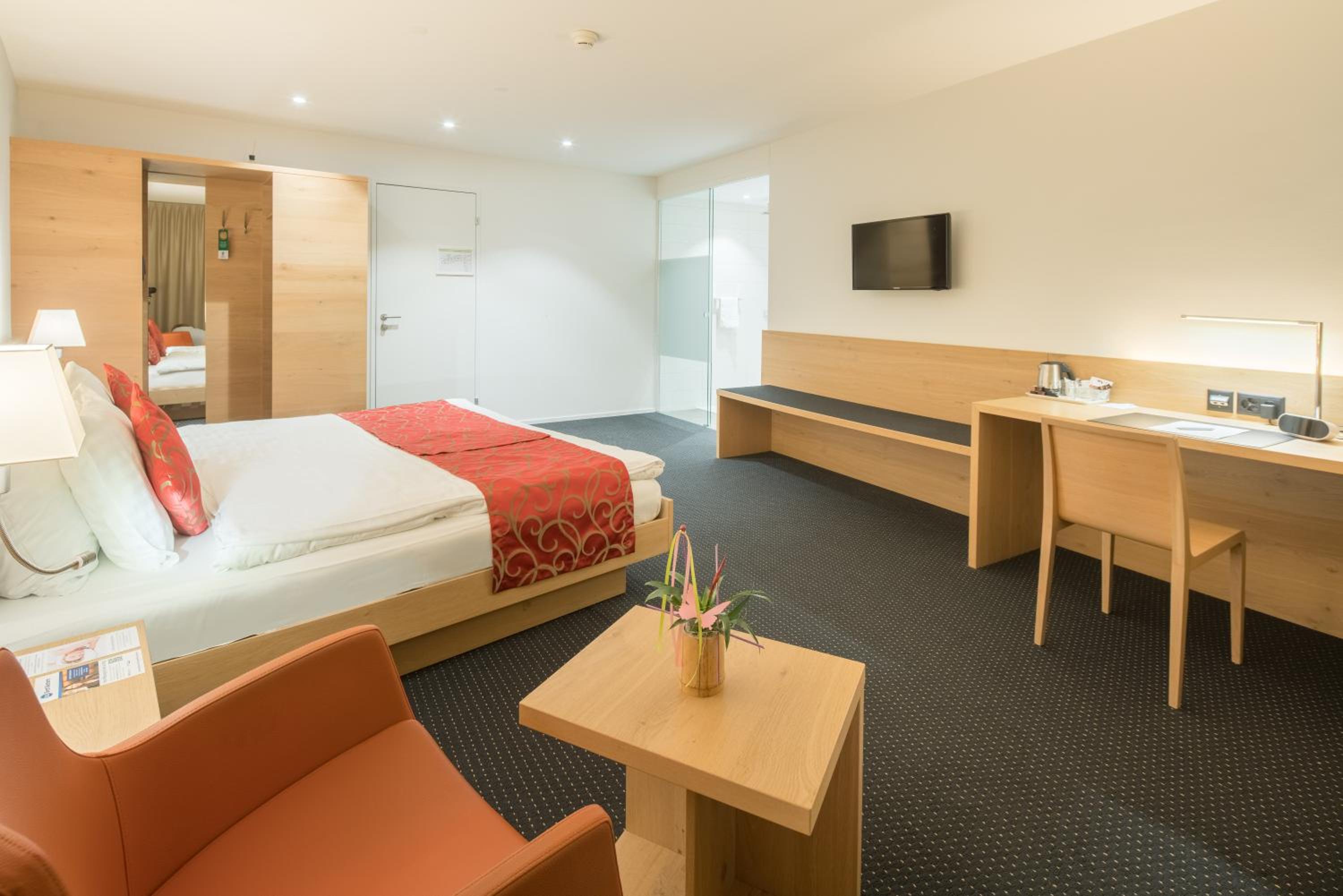 Deluxe Double Room with Lake View - Photo 13