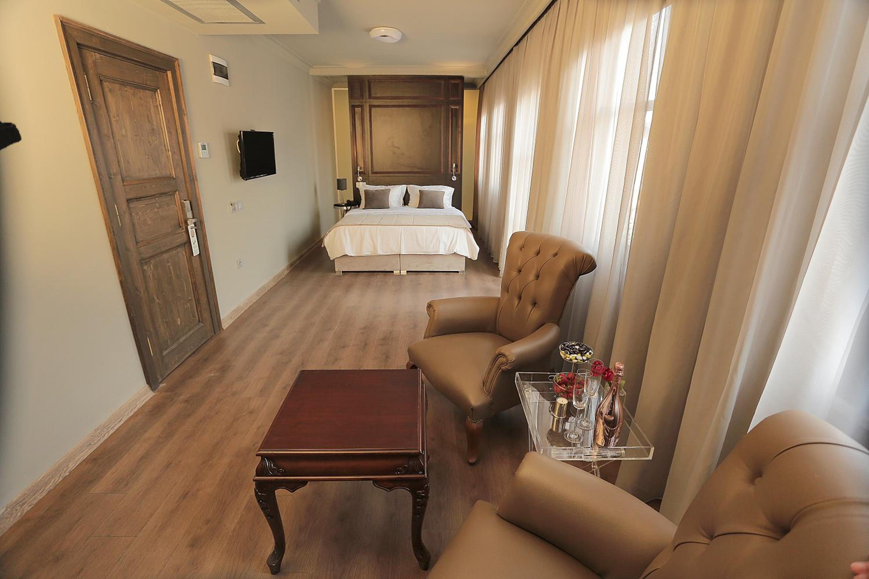 Junior Suite with Balcony photo 1