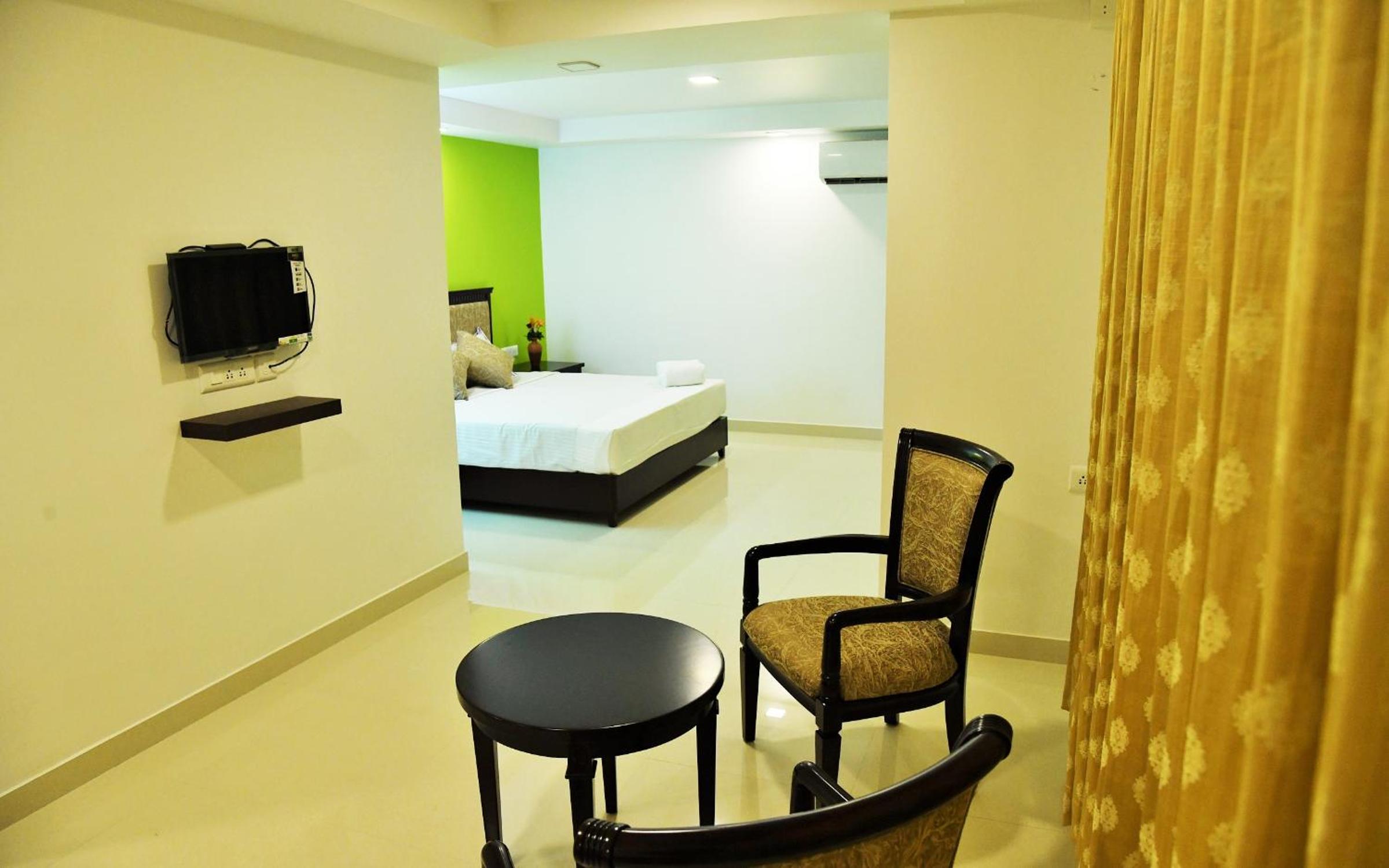 Suite - Photo 5