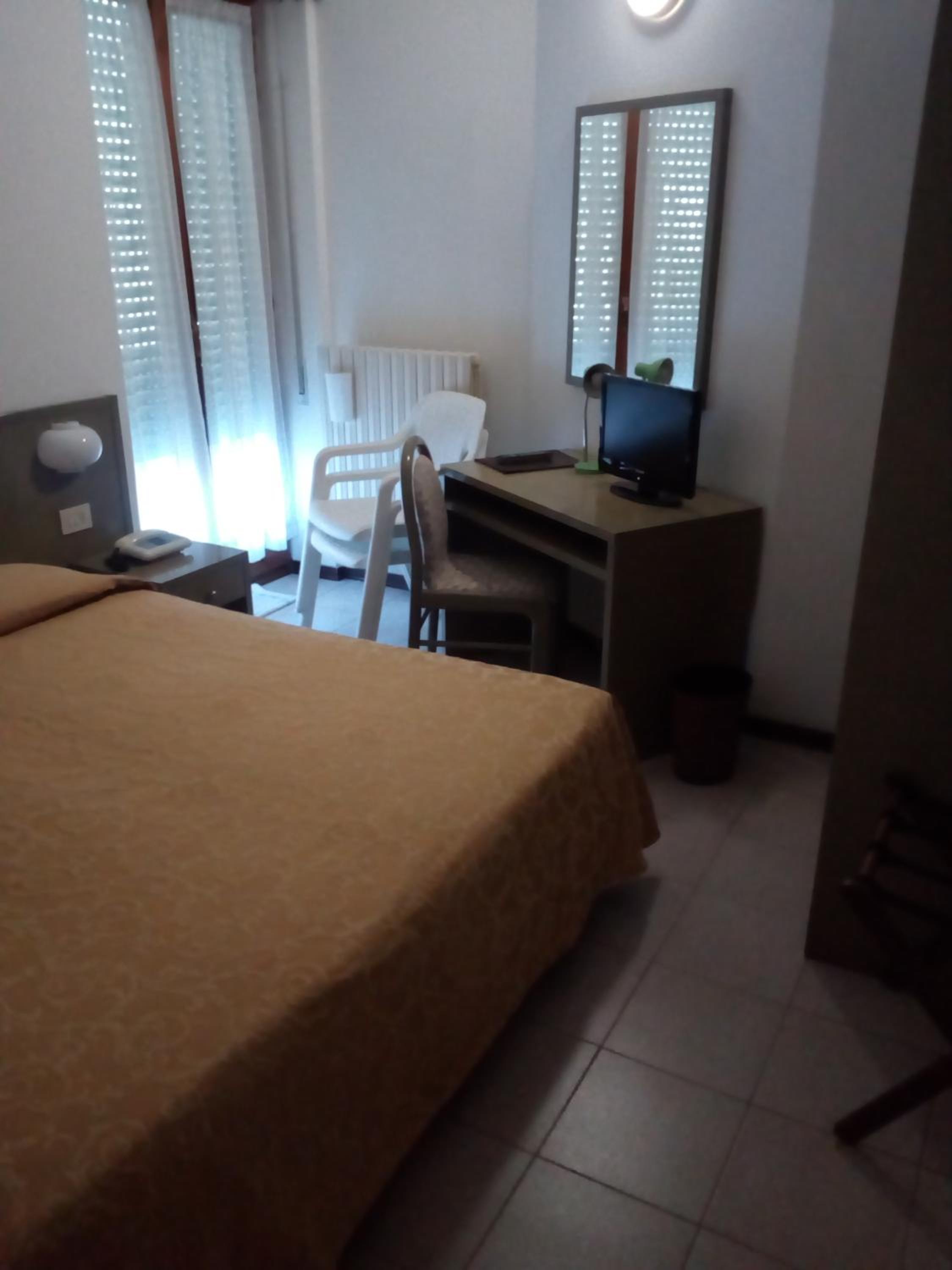 Standard Double or Twin Room - Photo 2