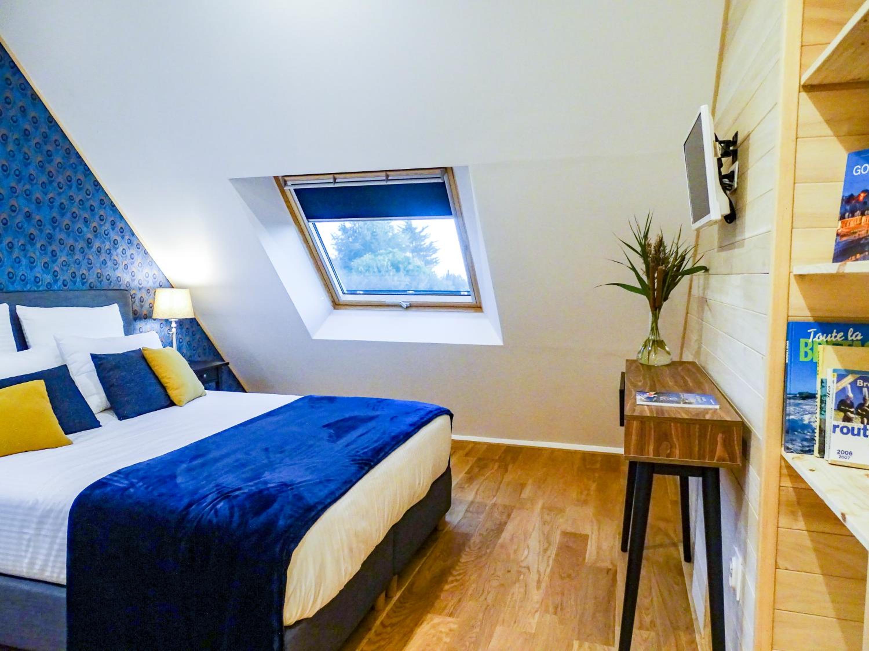Queen Room photo 2