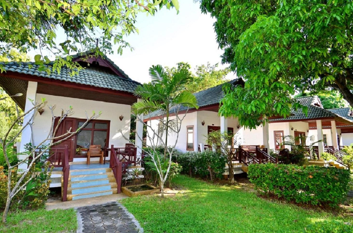 Pool Side Bungalow - Photo 9