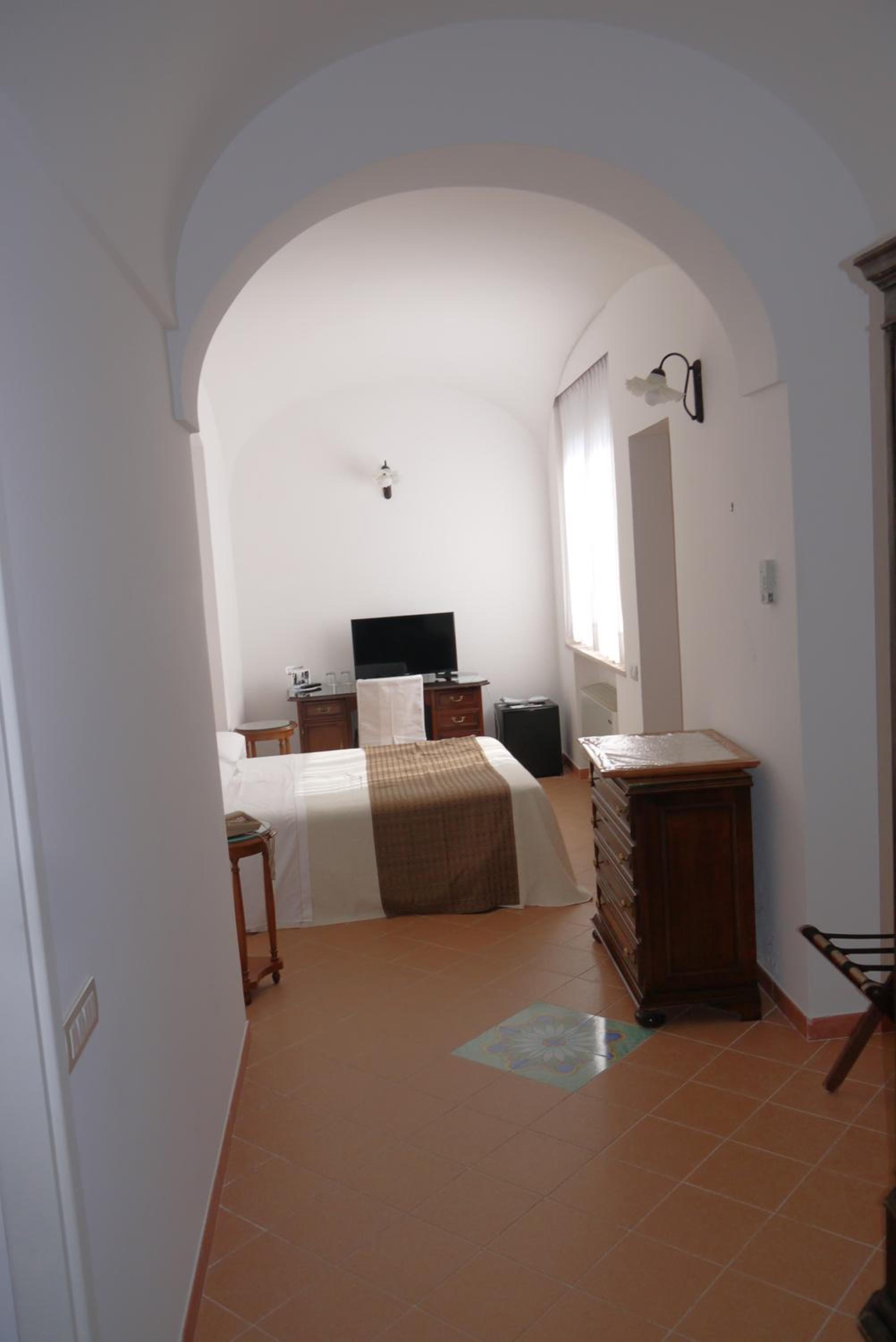 Double or Twin Room - Photo 3