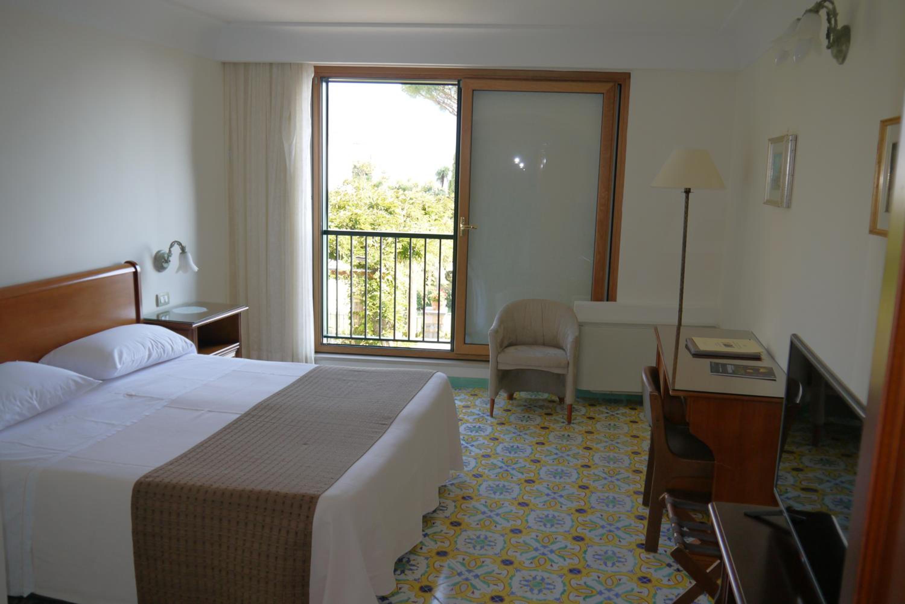 Superior Double Room with Sea View - Photo 2