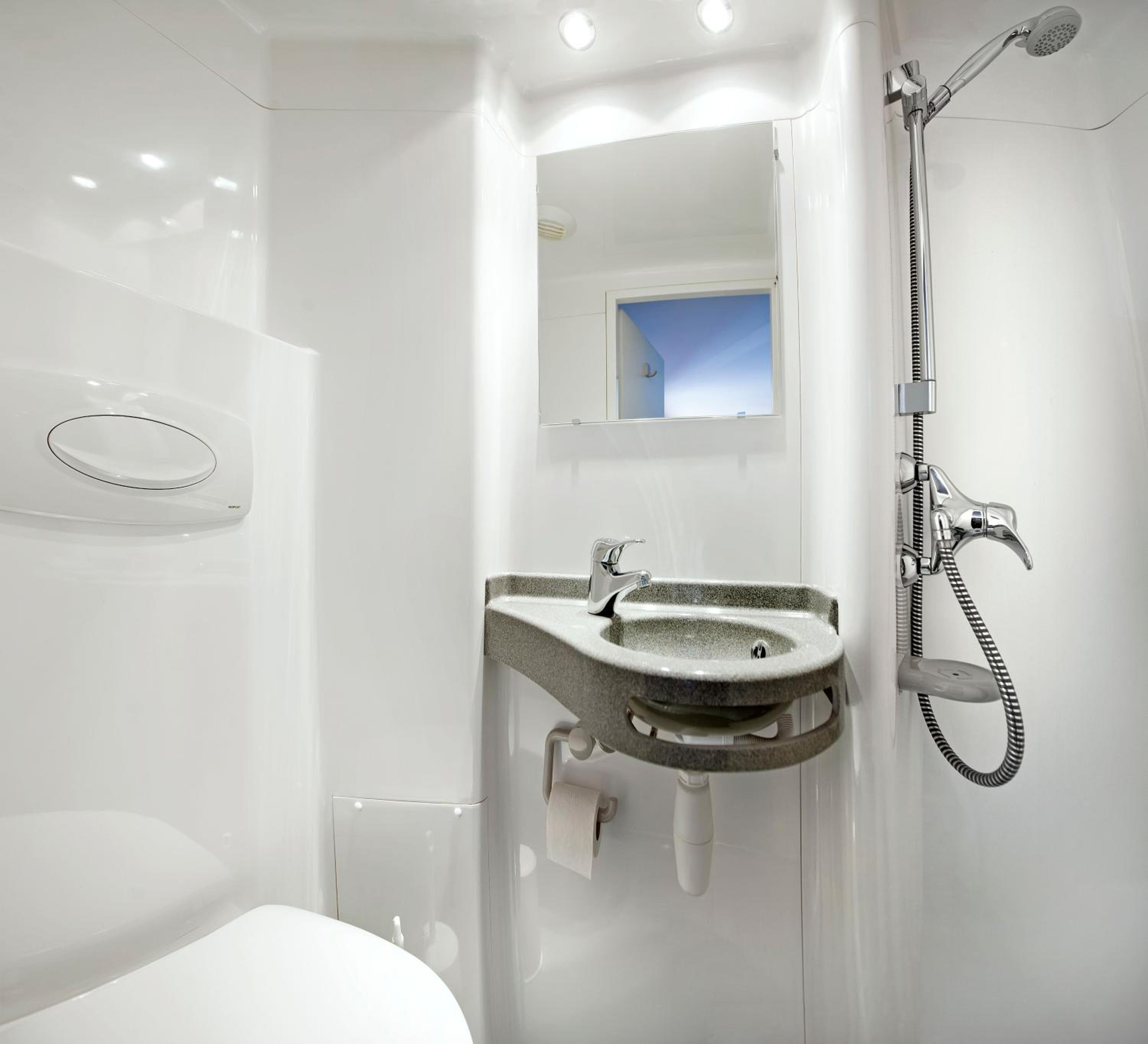 Single Room With Private Bathroom photo 3