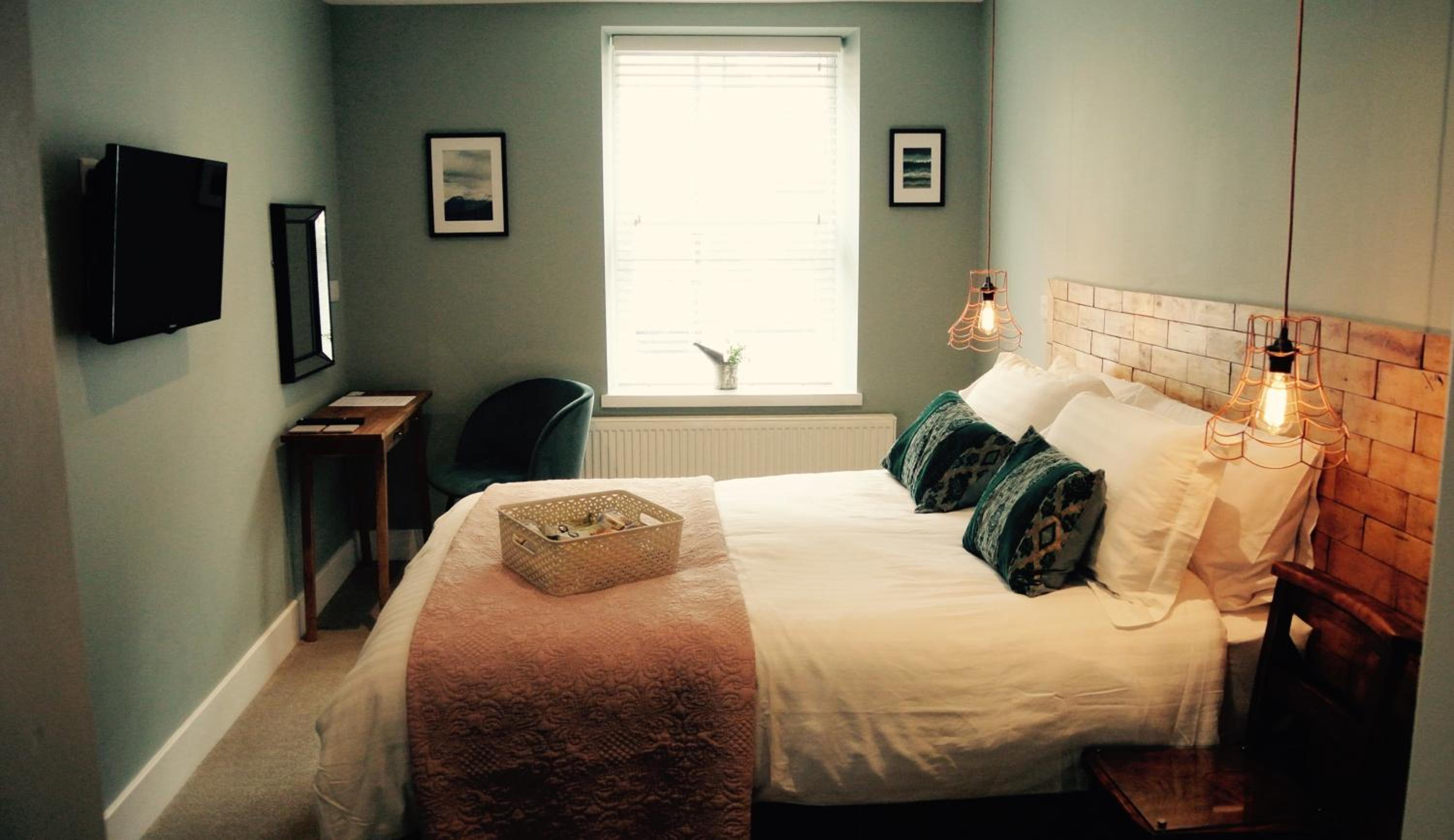 Suite - Photo 1