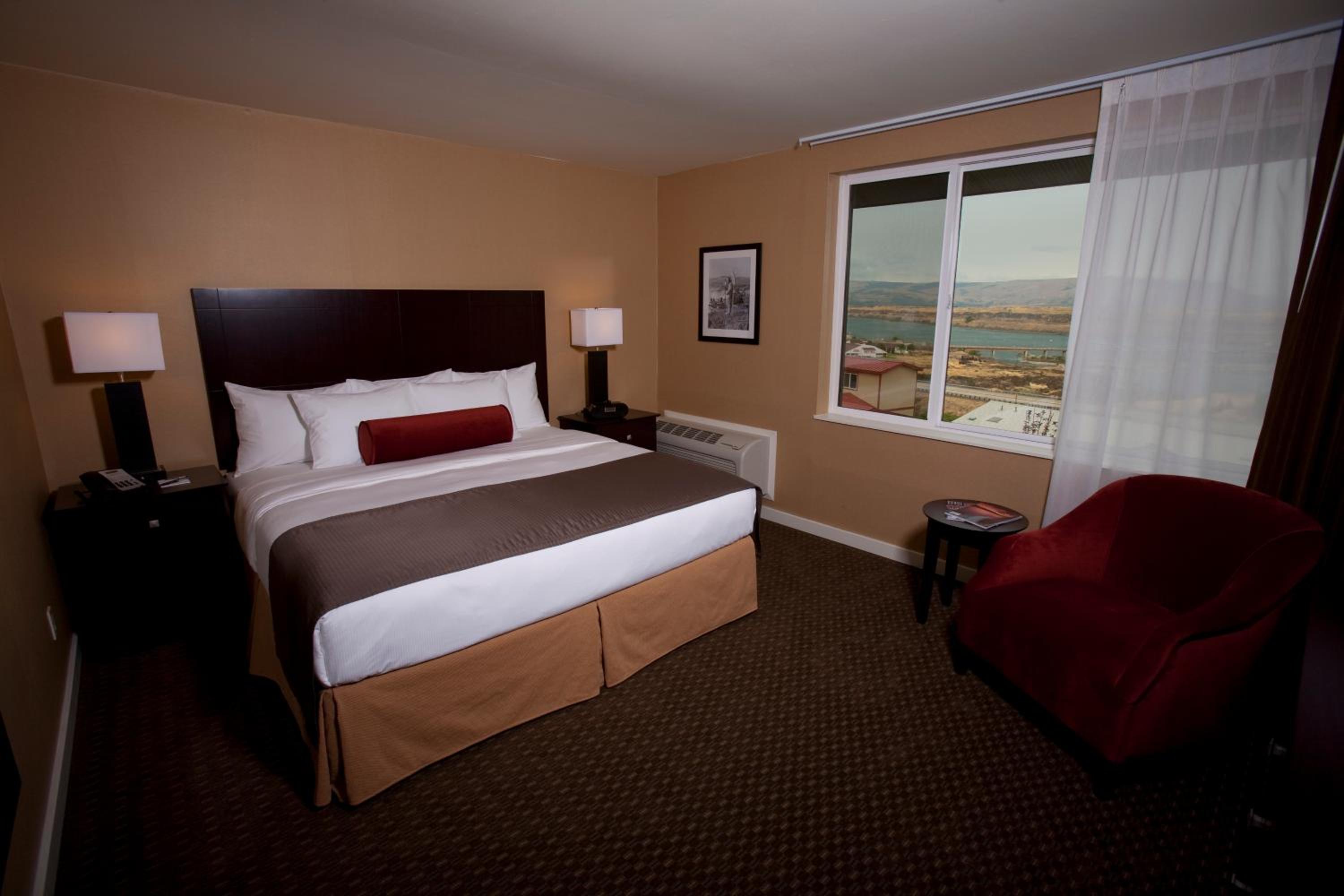 Standard King Room - Photo 7