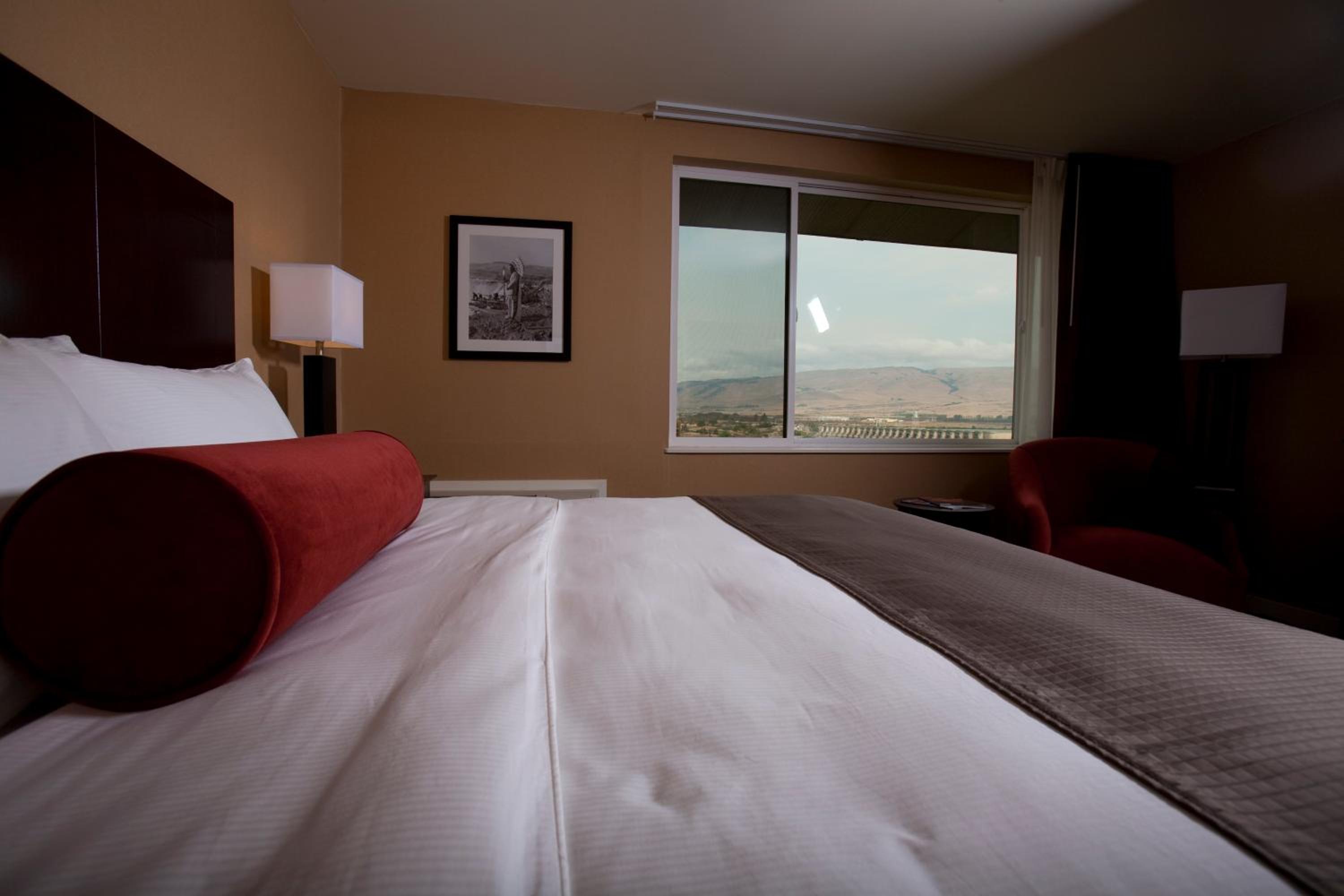 Standard King Room - Photo 5