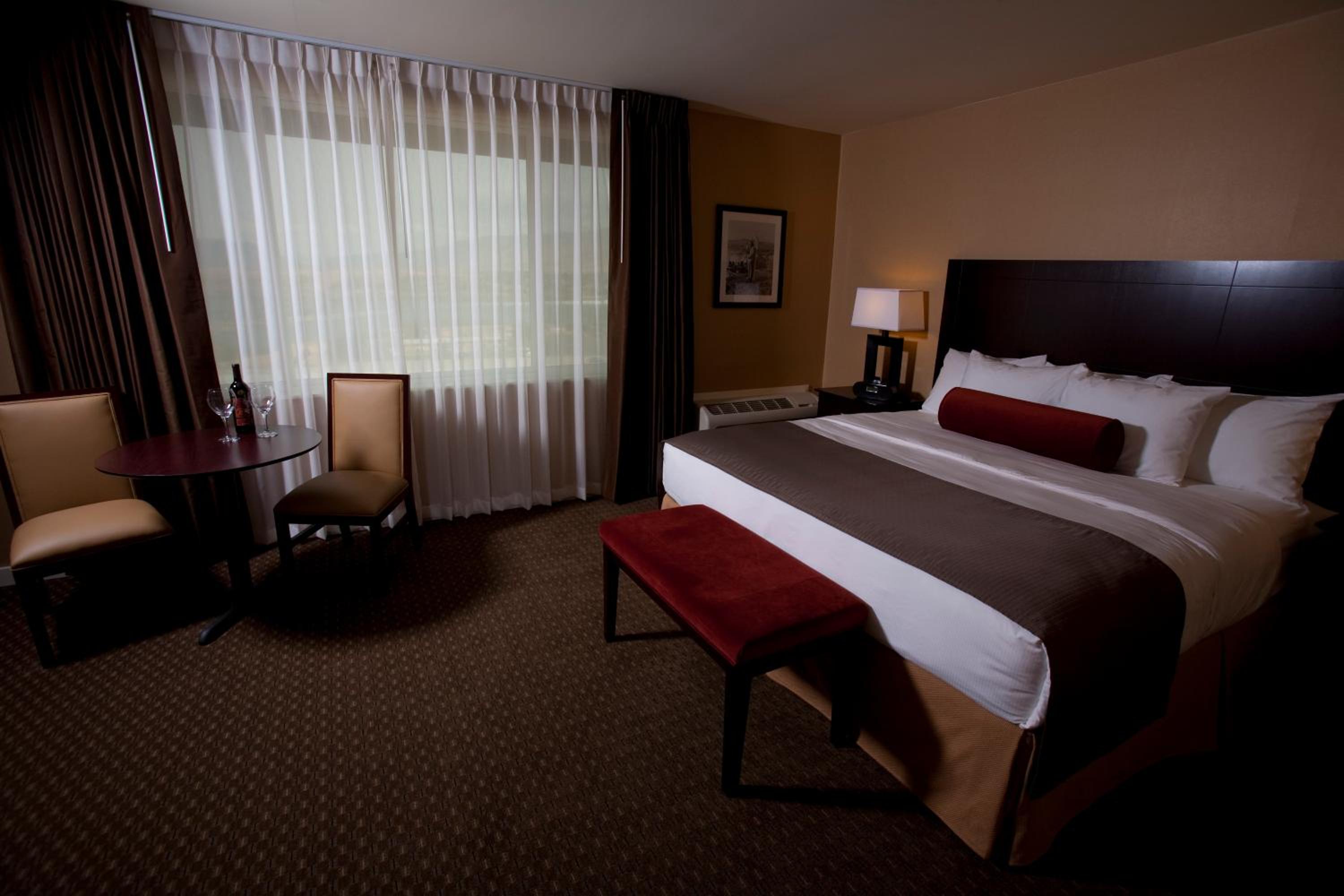 Deluxe King Room - Photo 7