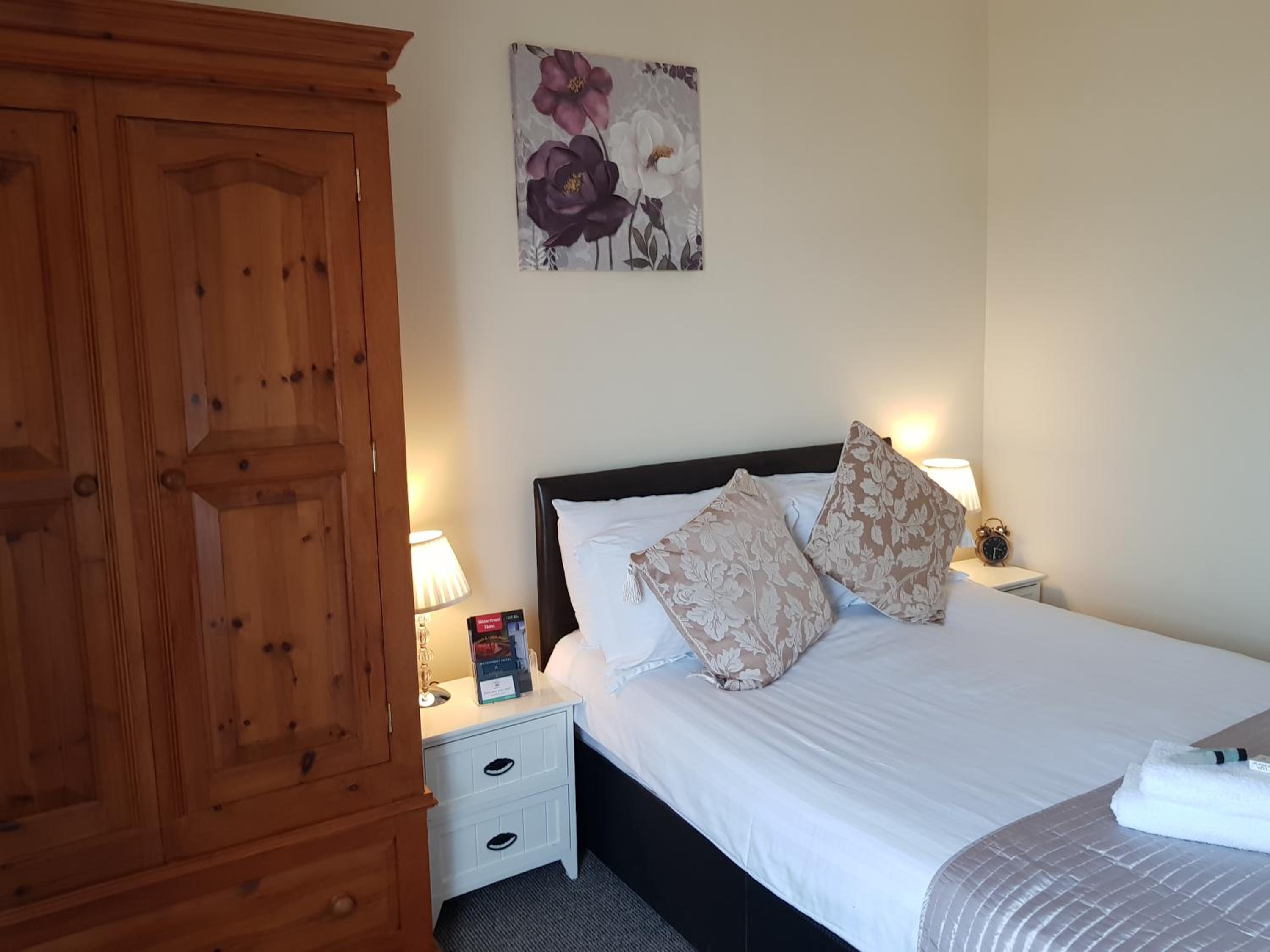 Budget Double Room with Shared Shower and Toilet No. 8 photo 3