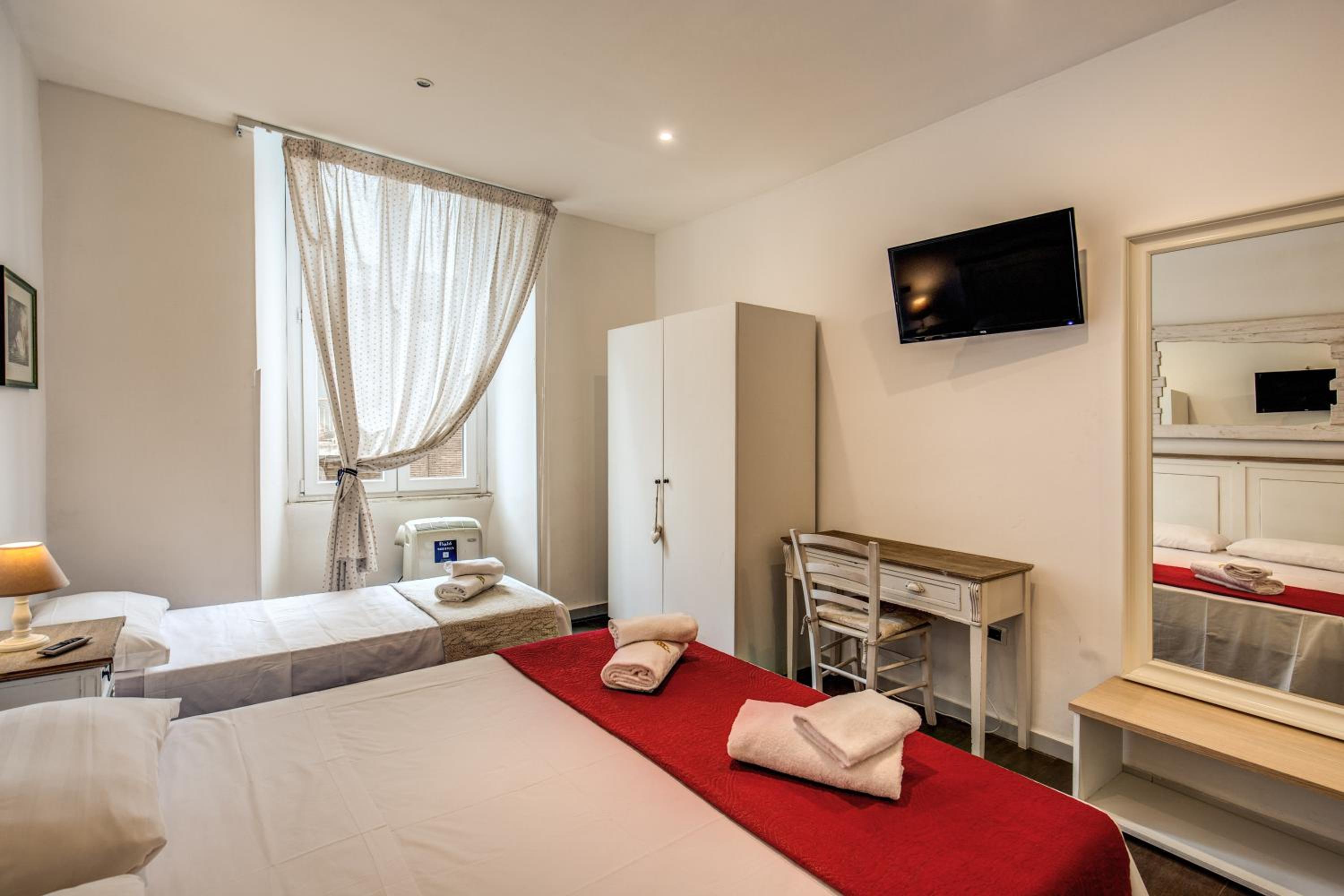 Classic Quadruple Room photo 2