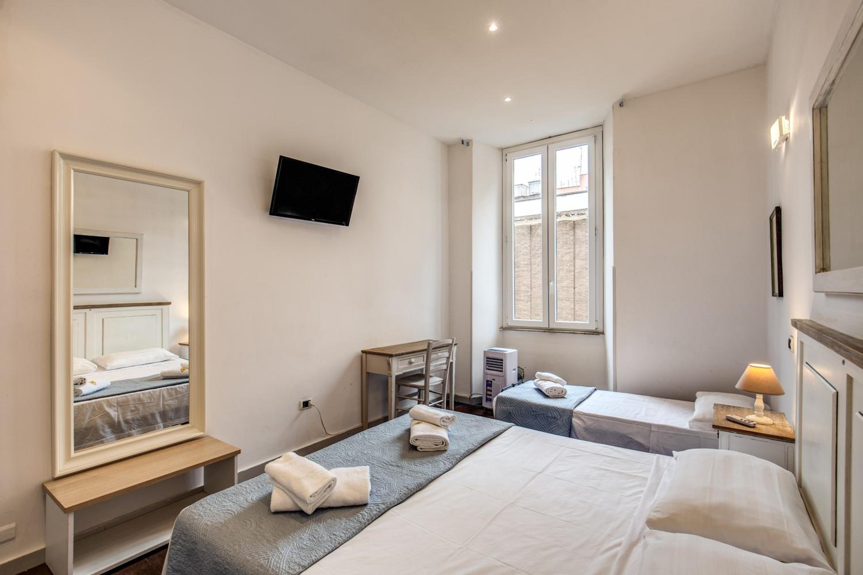 Classic Triple Room photo 3