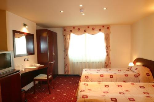 Twin Room - Photo 1