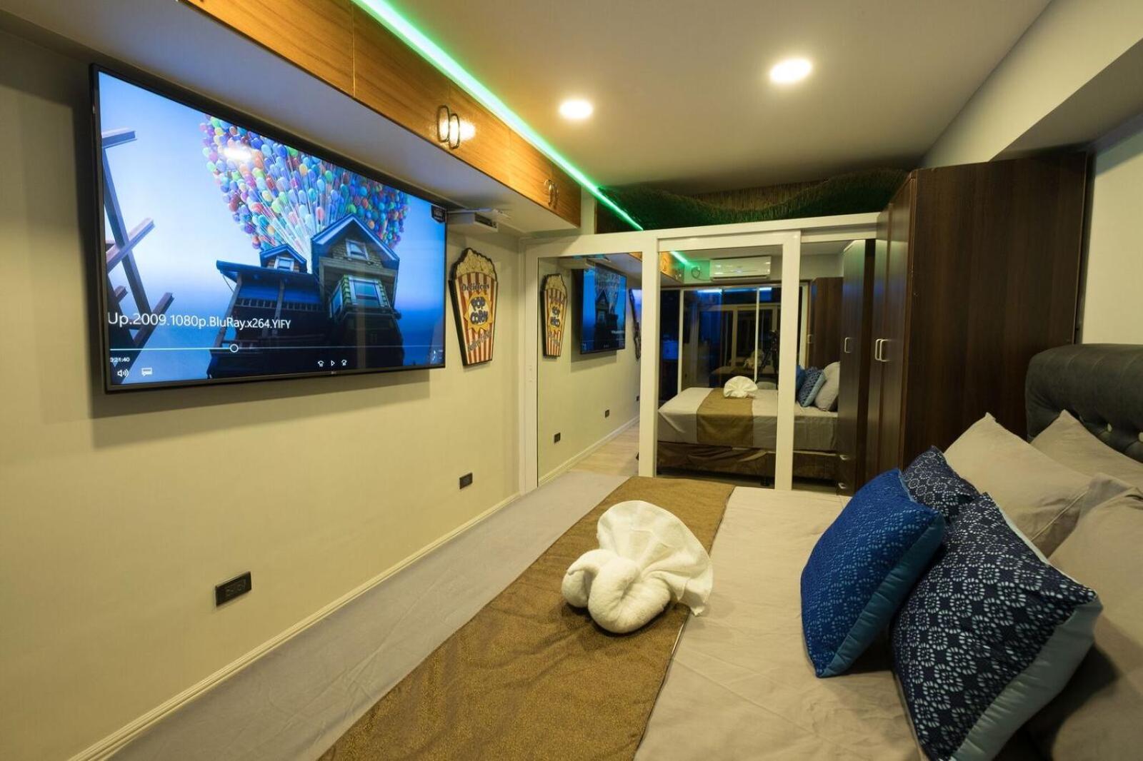 Luxury Suite with Jacuzzi - Photo 30