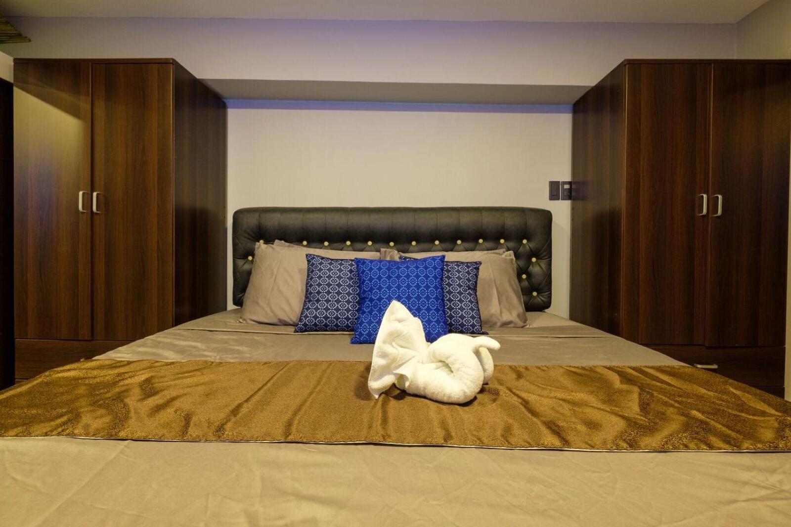 Luxury Suite with Jacuzzi - Photo 24