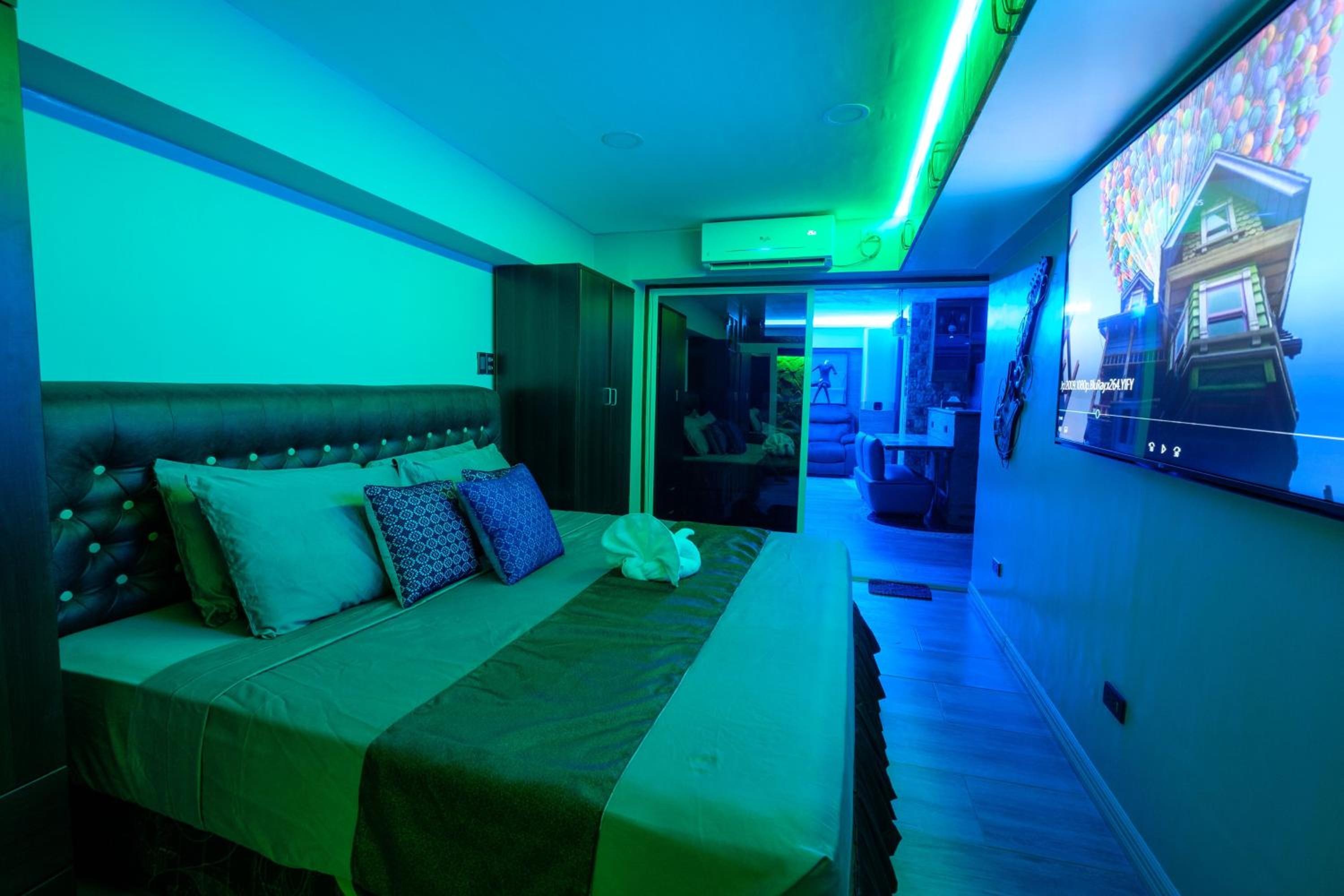Luxury Suite with Jacuzzi - Photo 8