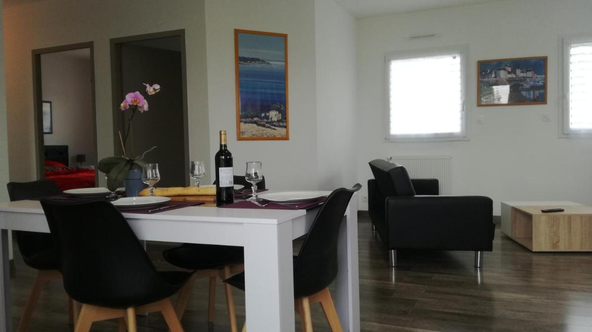 Apartment with Balcony photo 3
